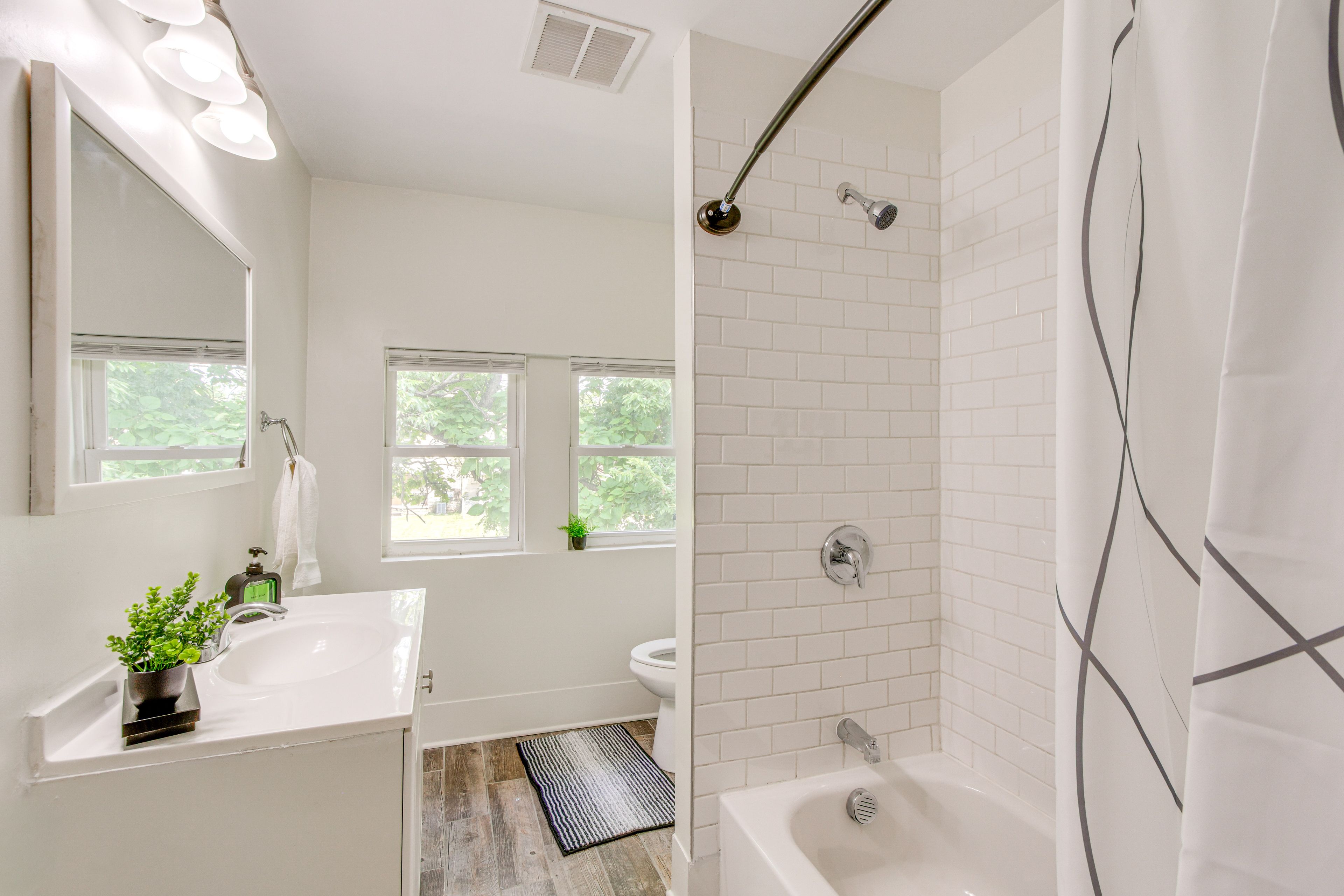 Full Bathroom | 2nd Floor