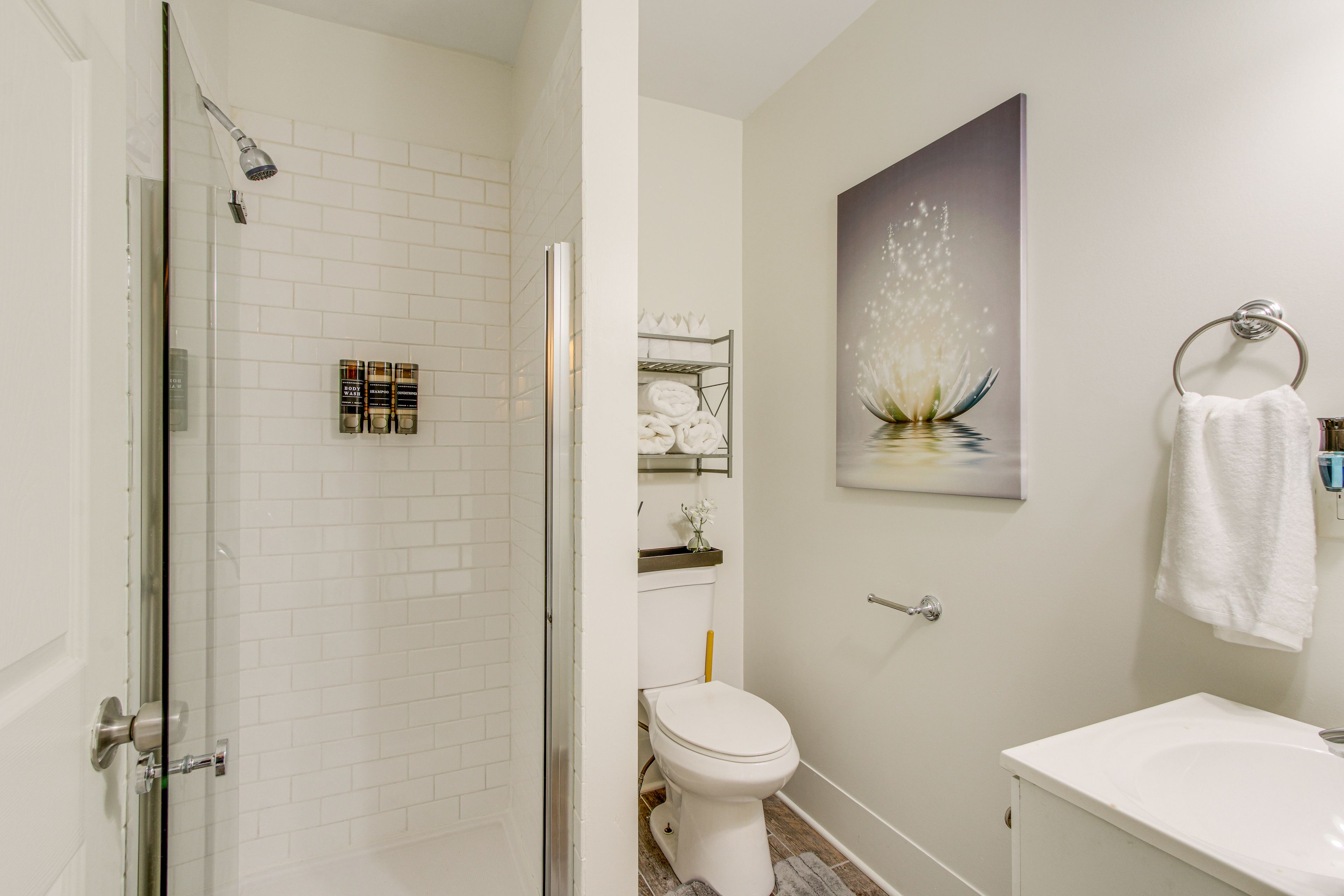 Full Bathroom | 2nd Floor