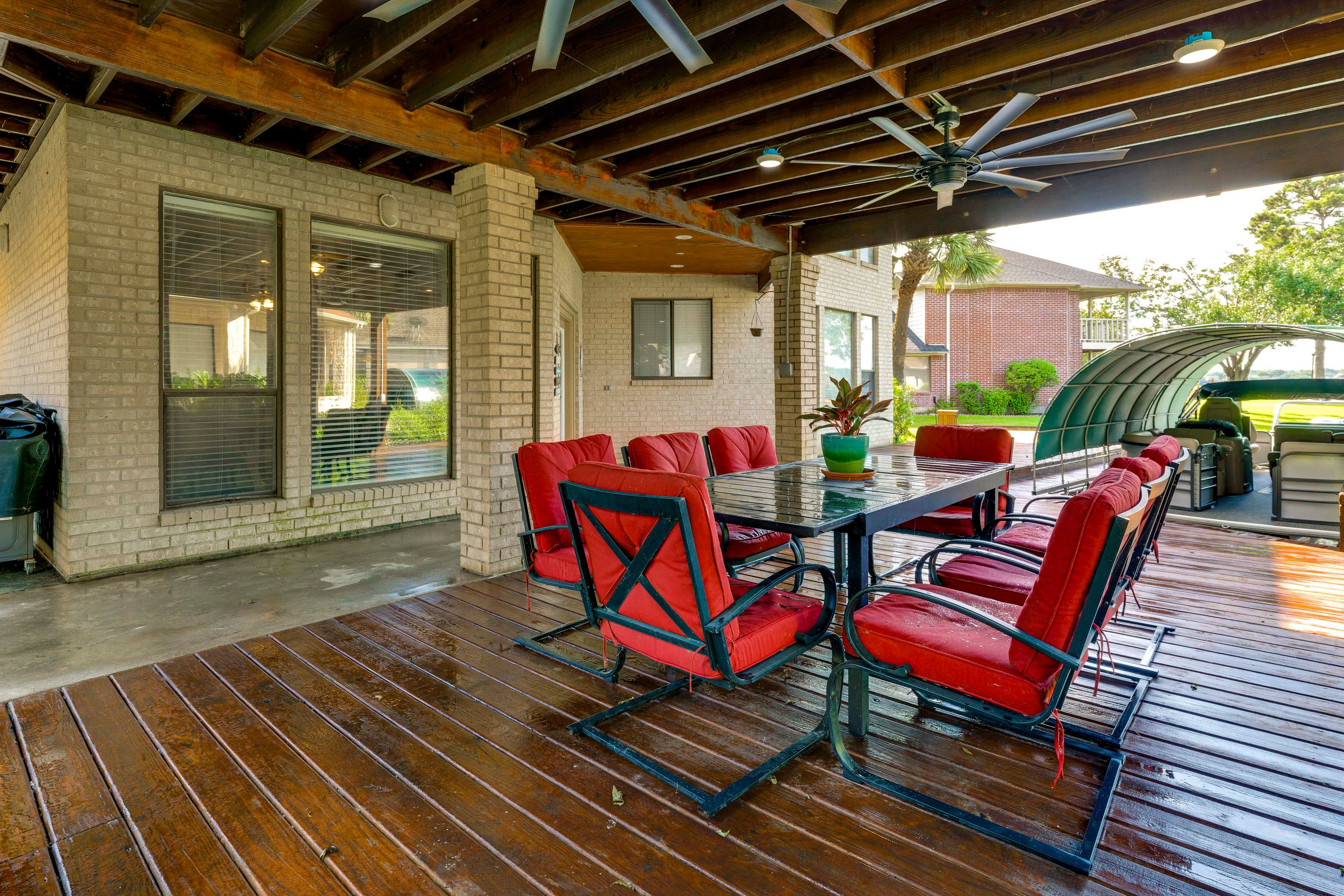Deck | Lower Level | Gas Grill | Outdoor Dining Area