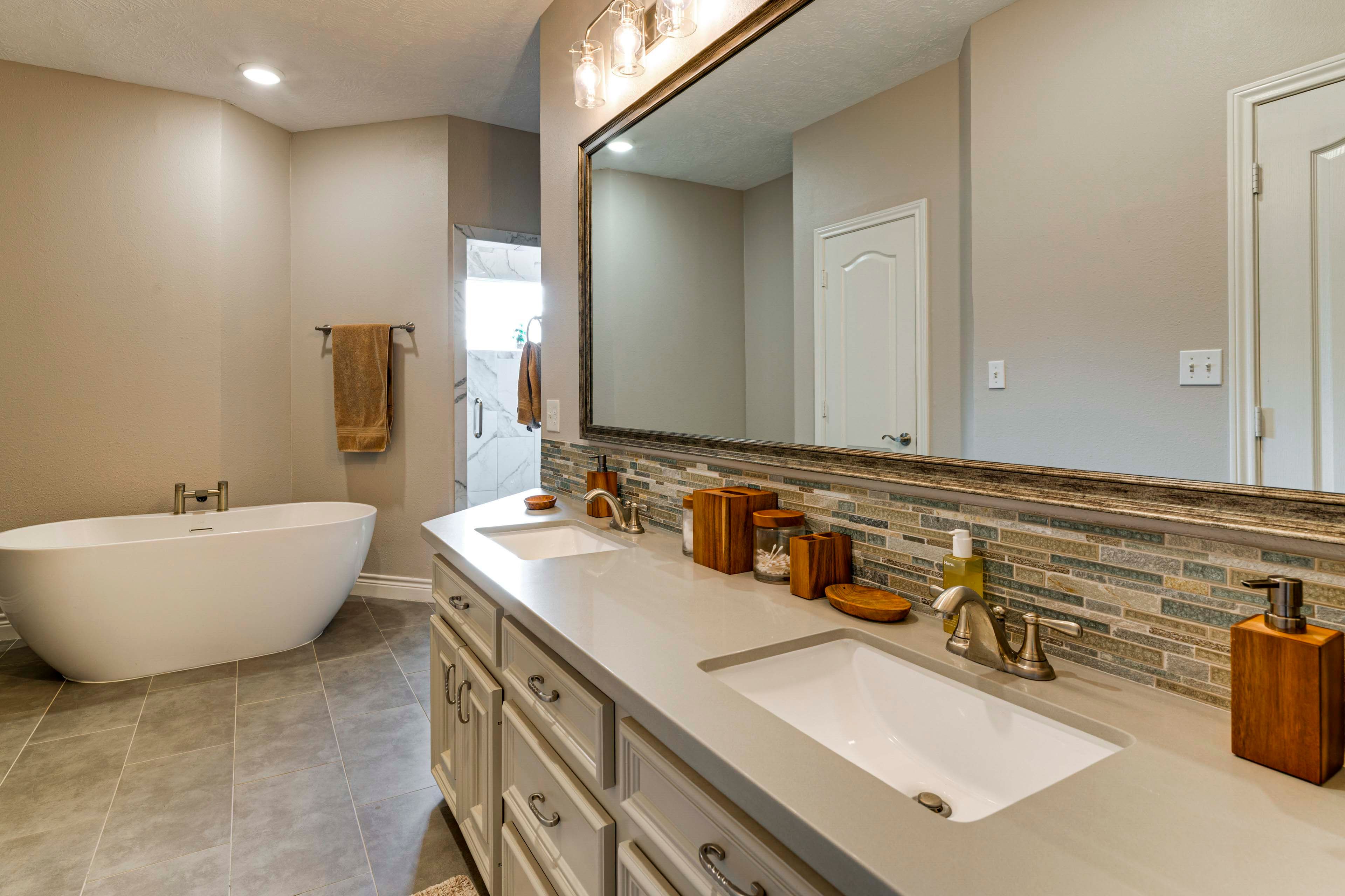 Full Bathroom | 2nd Floor