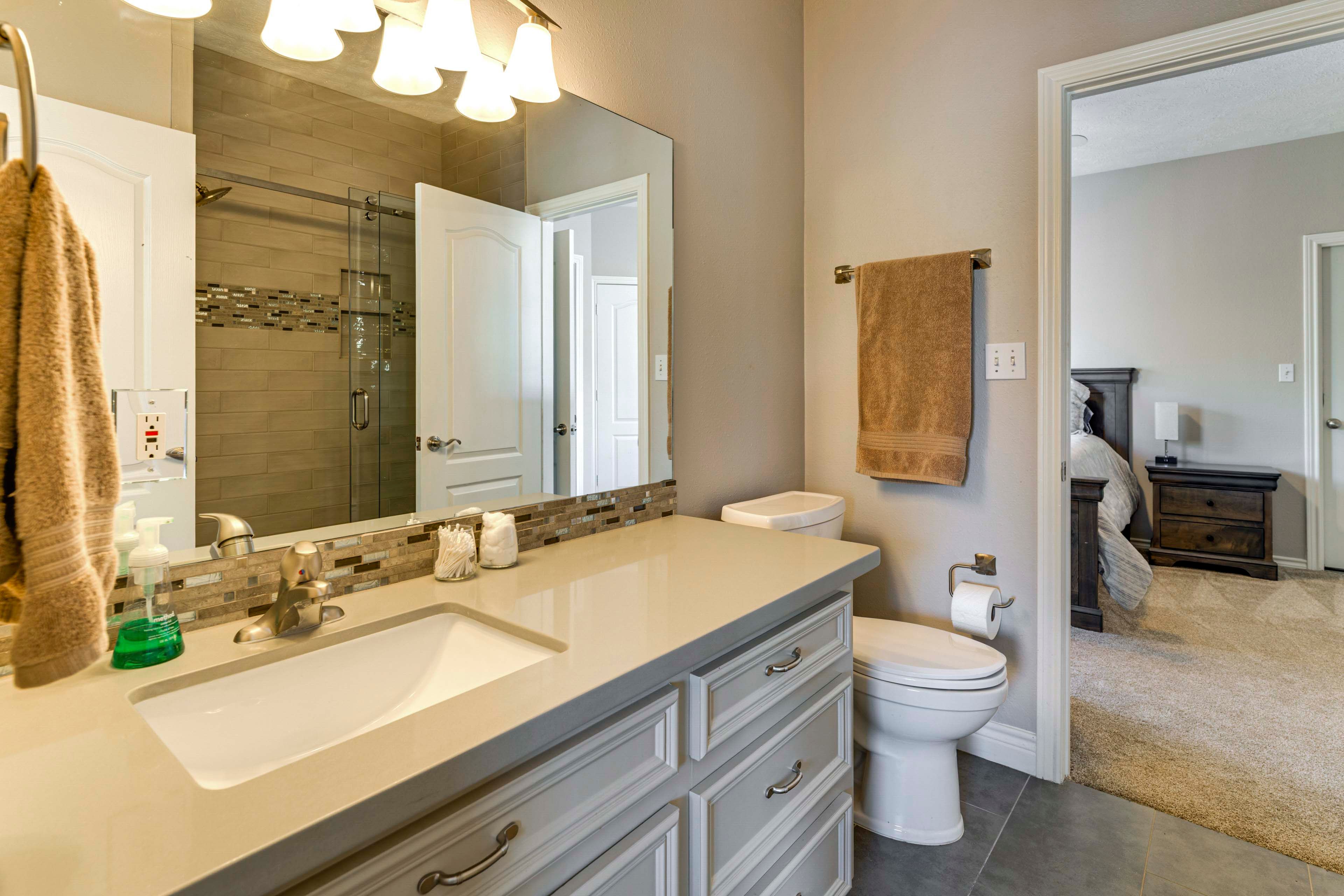 Jack-and-Jill Bathroom | 2nd Floor