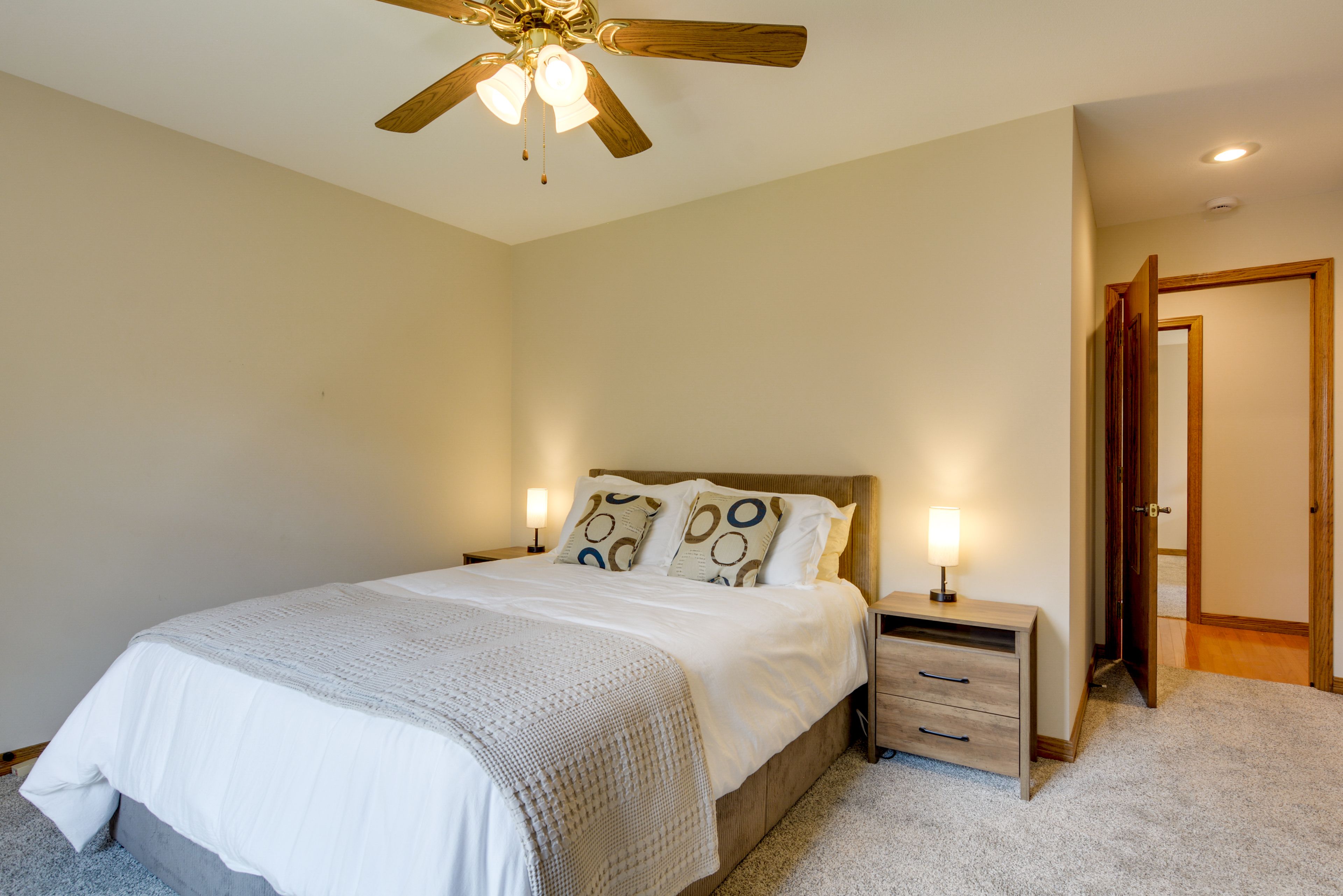 Bedroom 2 | Queen Bed