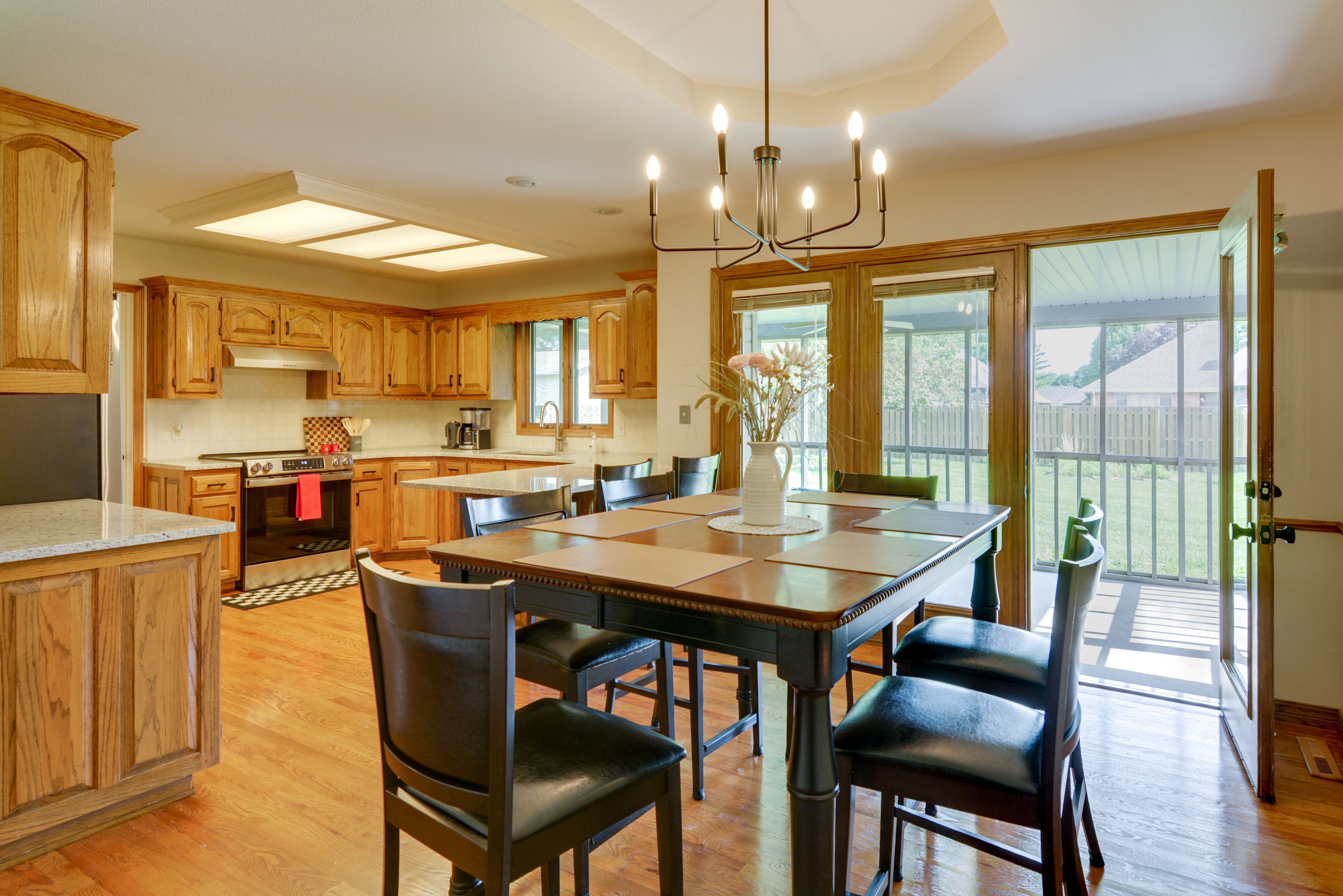 Dining Table | Breakfast Bar | Kitchen