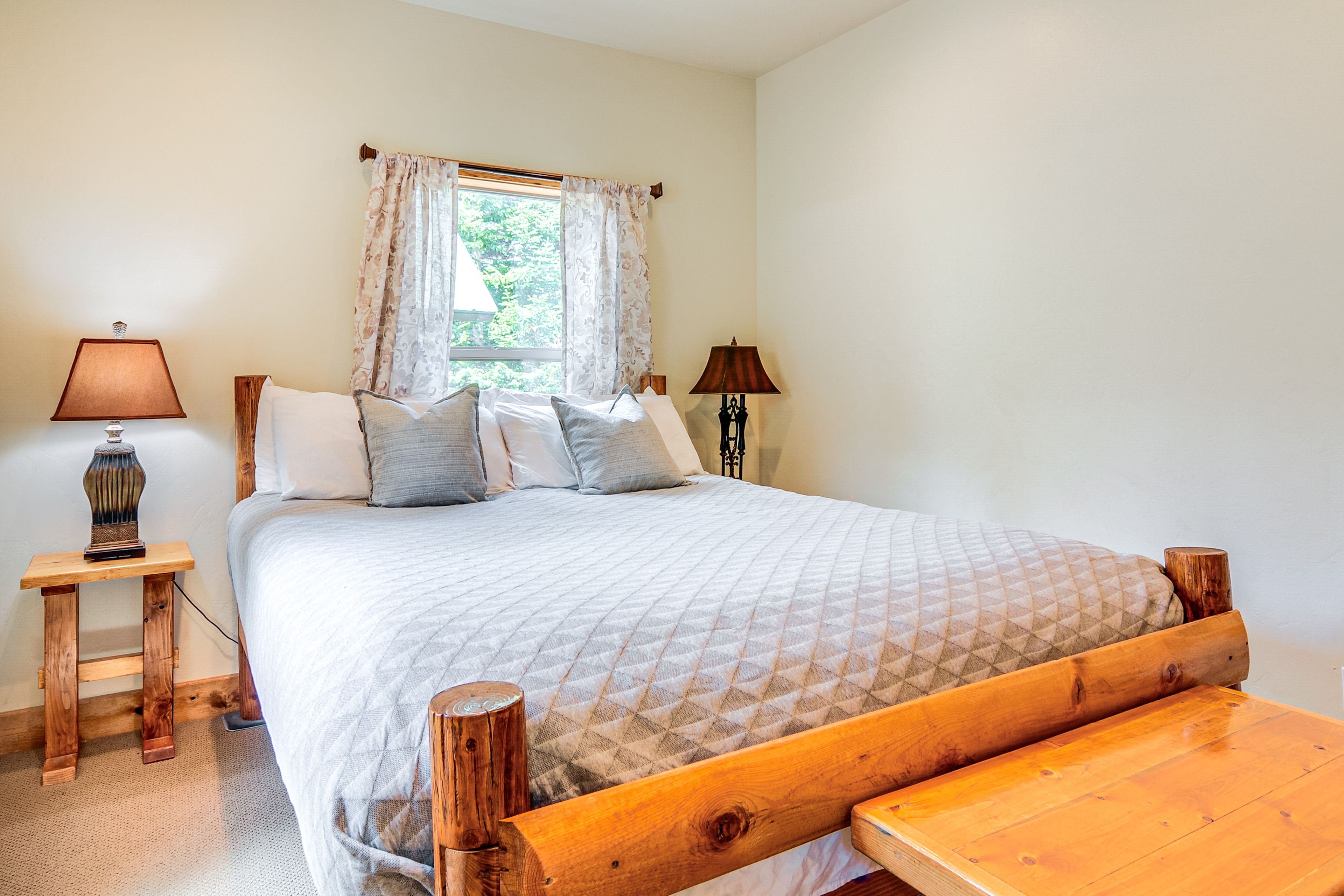 Bedroom 1 | Queen Bed | Main Floor