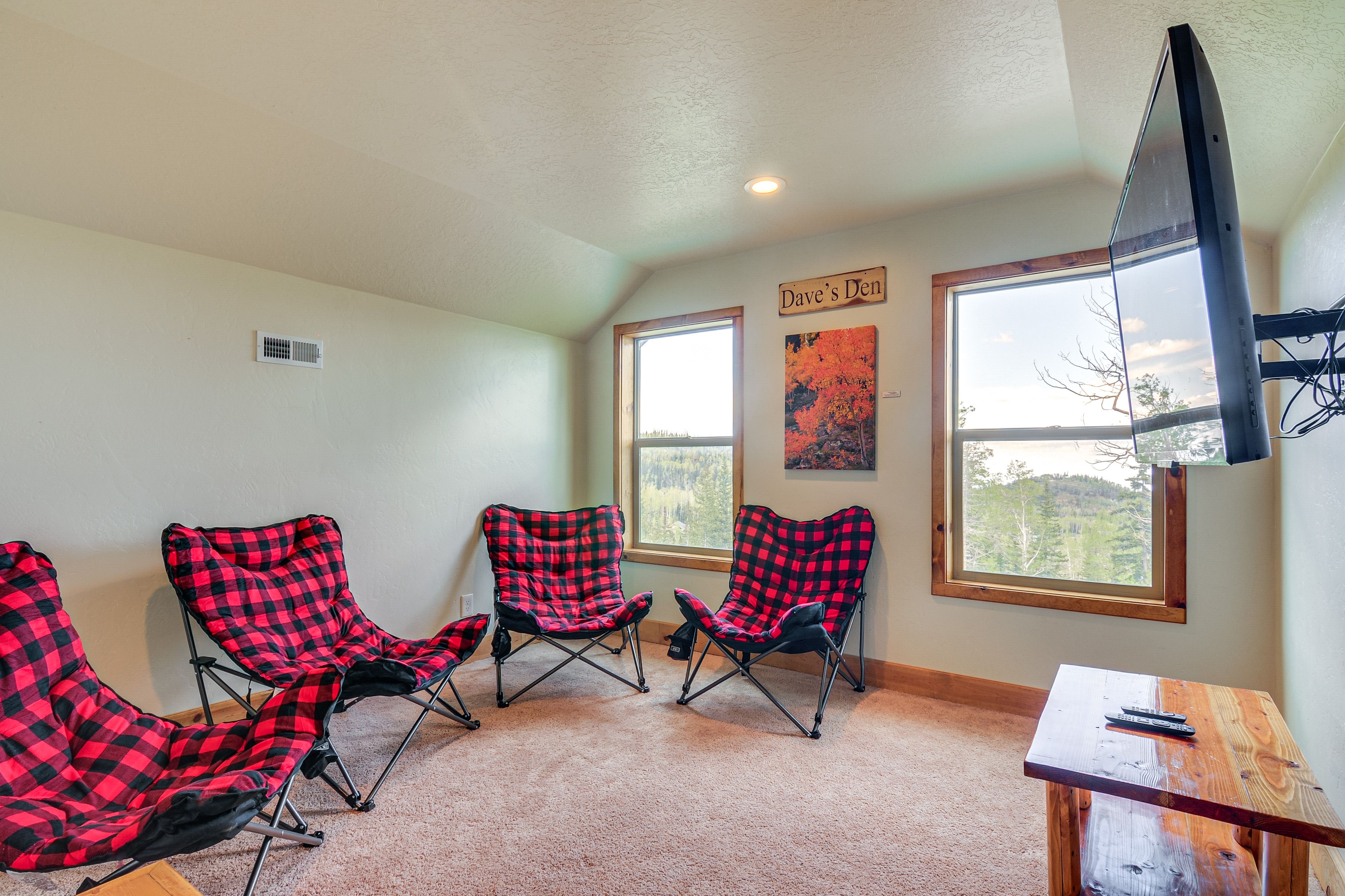 'Dave's Den' Loft | 2 Twin Bunk Beds | Upper Floor