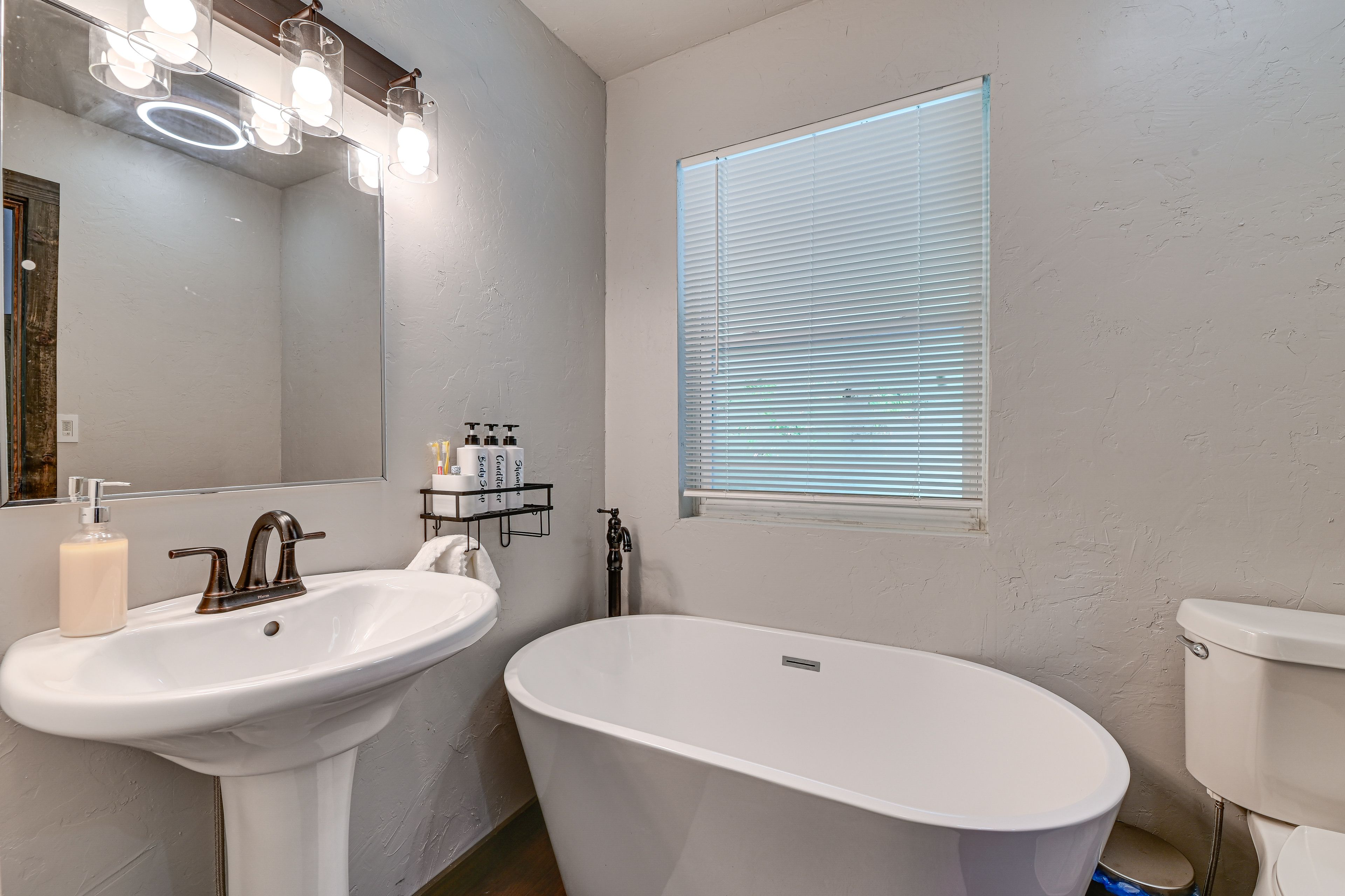 En-Suite Bathroom | 1st Floor