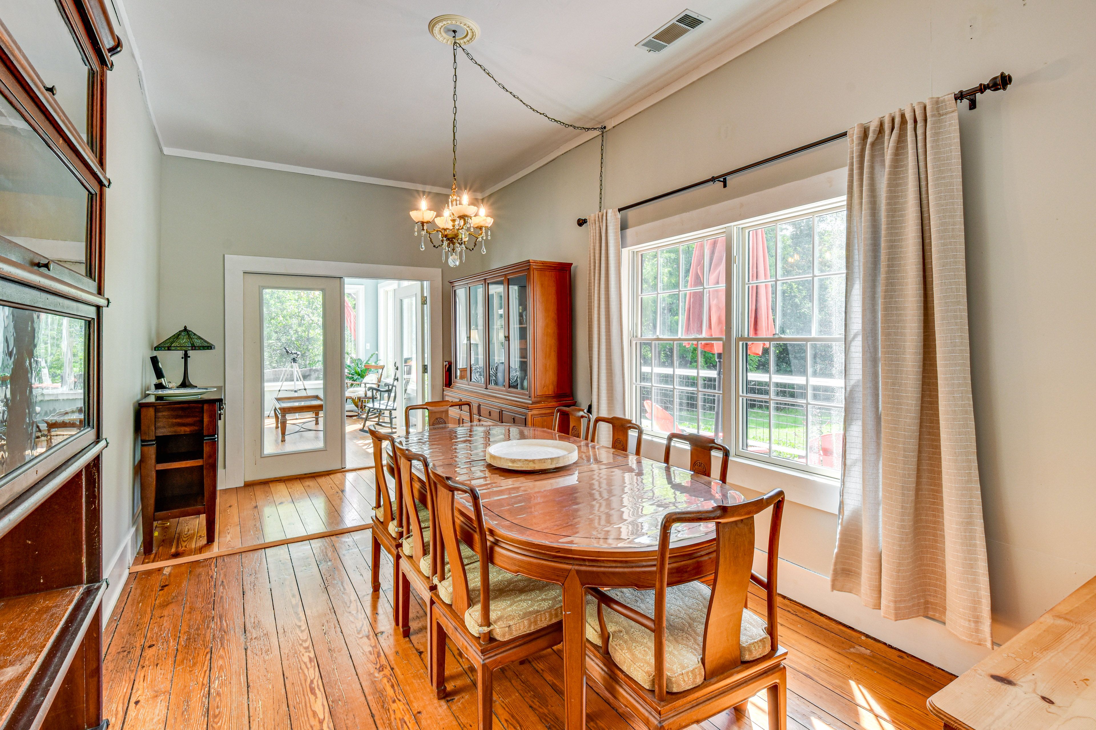 Dining Area | Dishware & Flatware
