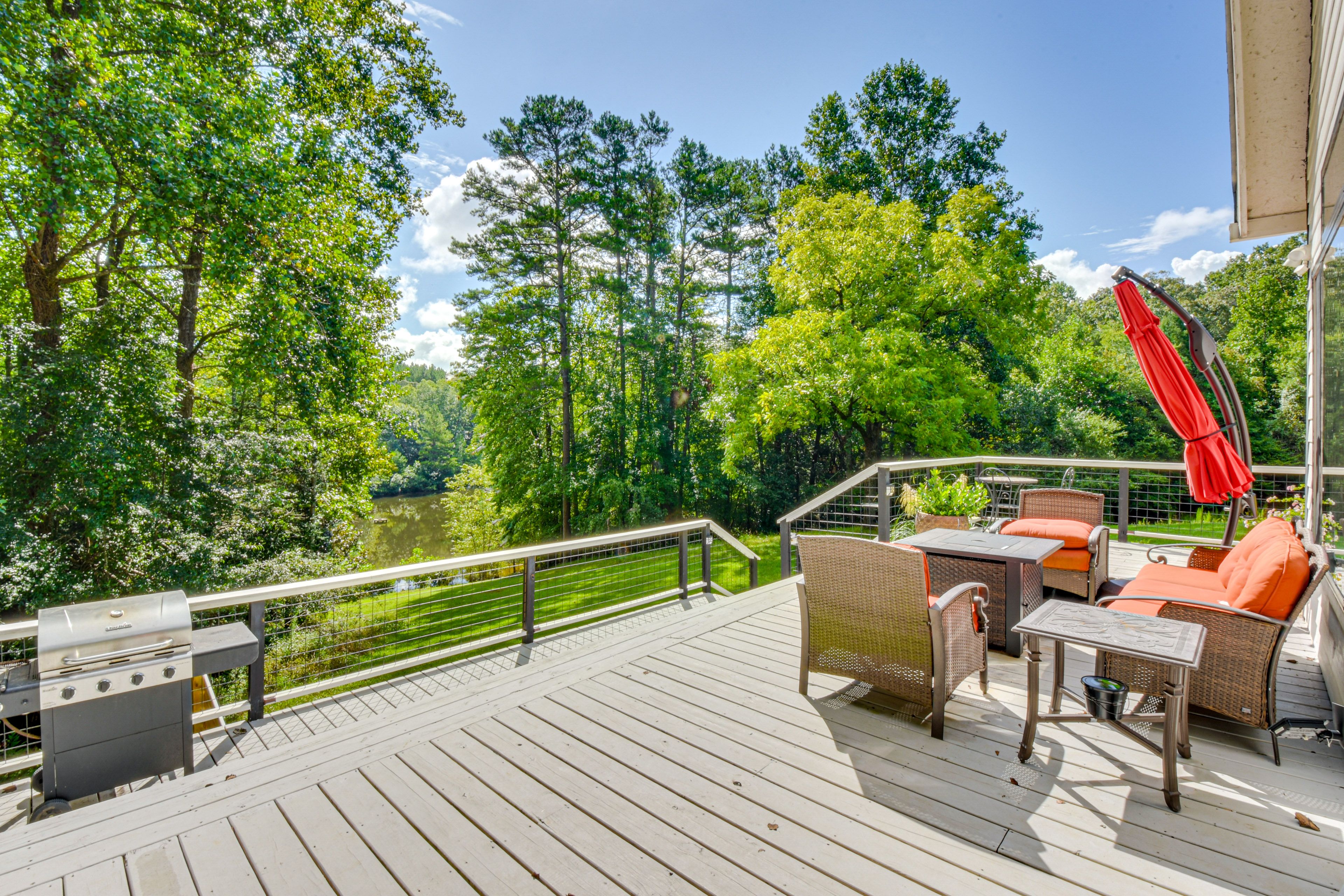 Demorest Vacation Rental | 3BR | 3BA | 2,500 Sq Ft | 4 Steps to Enter