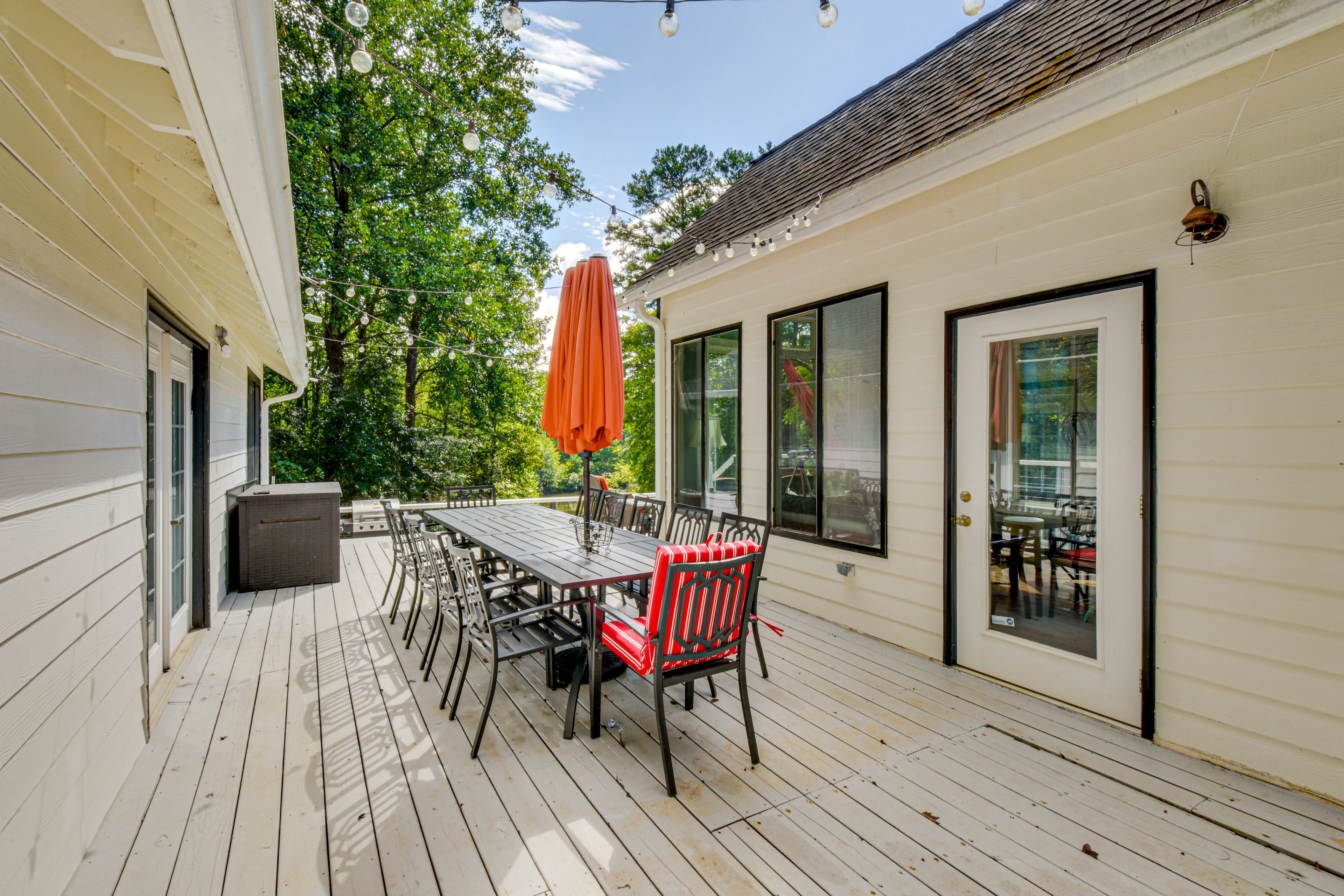 Deck | Outdoor Dining Space