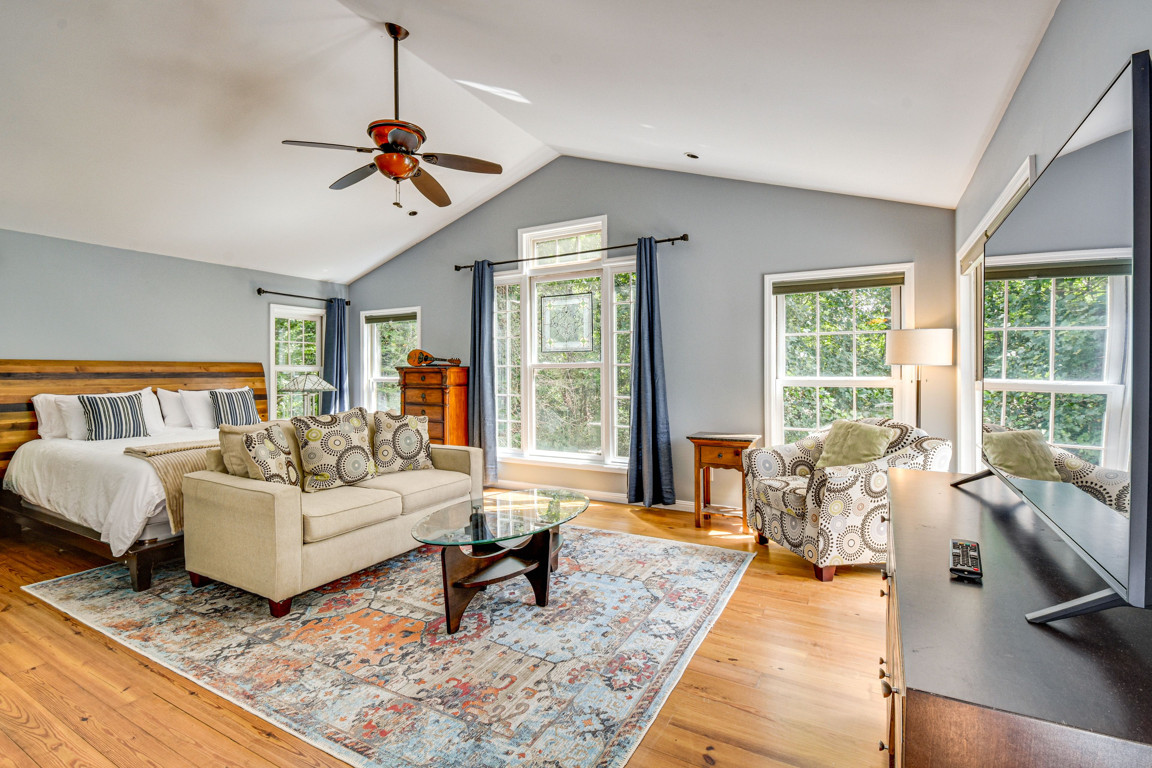 Bedroom 1 | King Bed | Linens