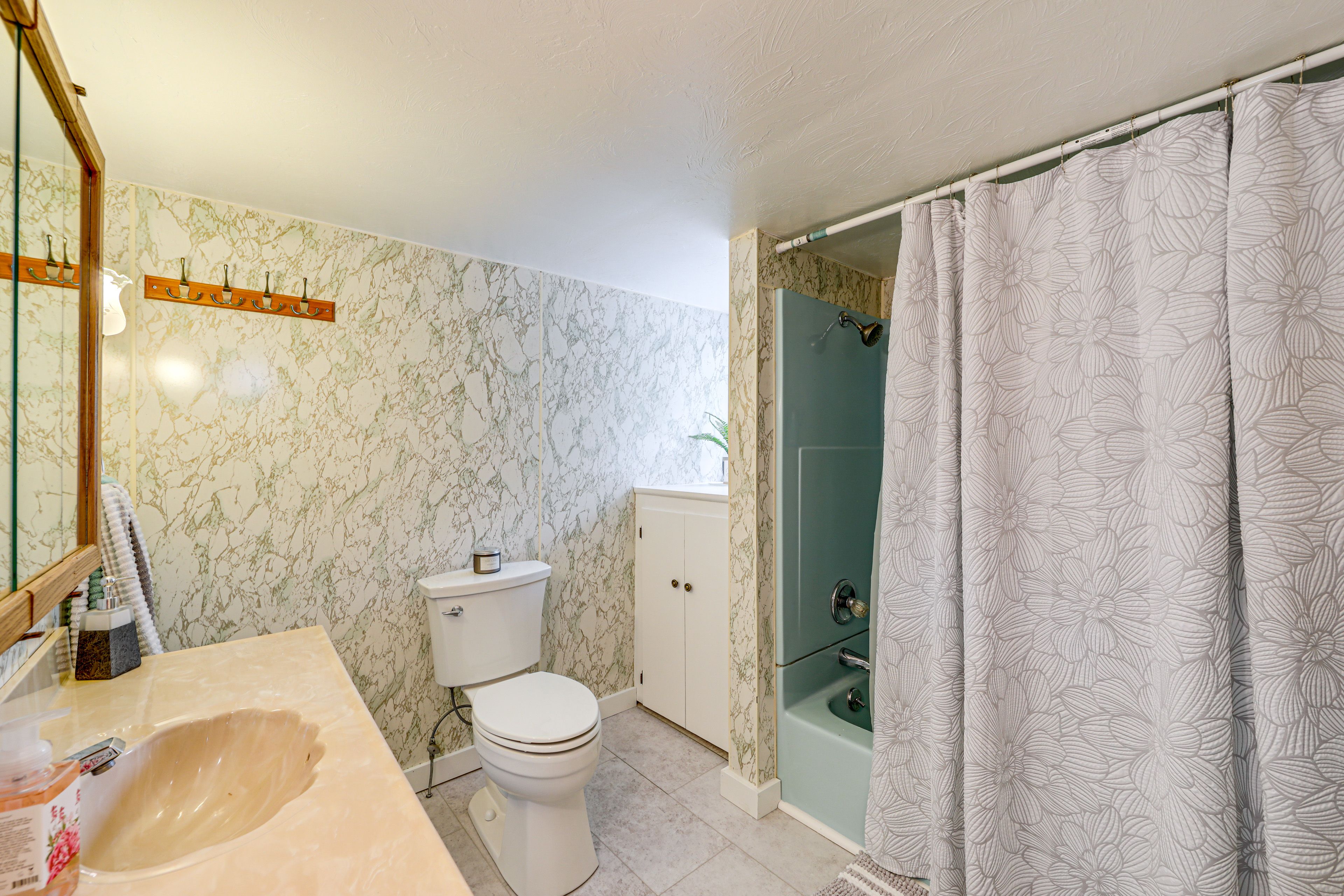 Full Bathroom | 2nd Floor