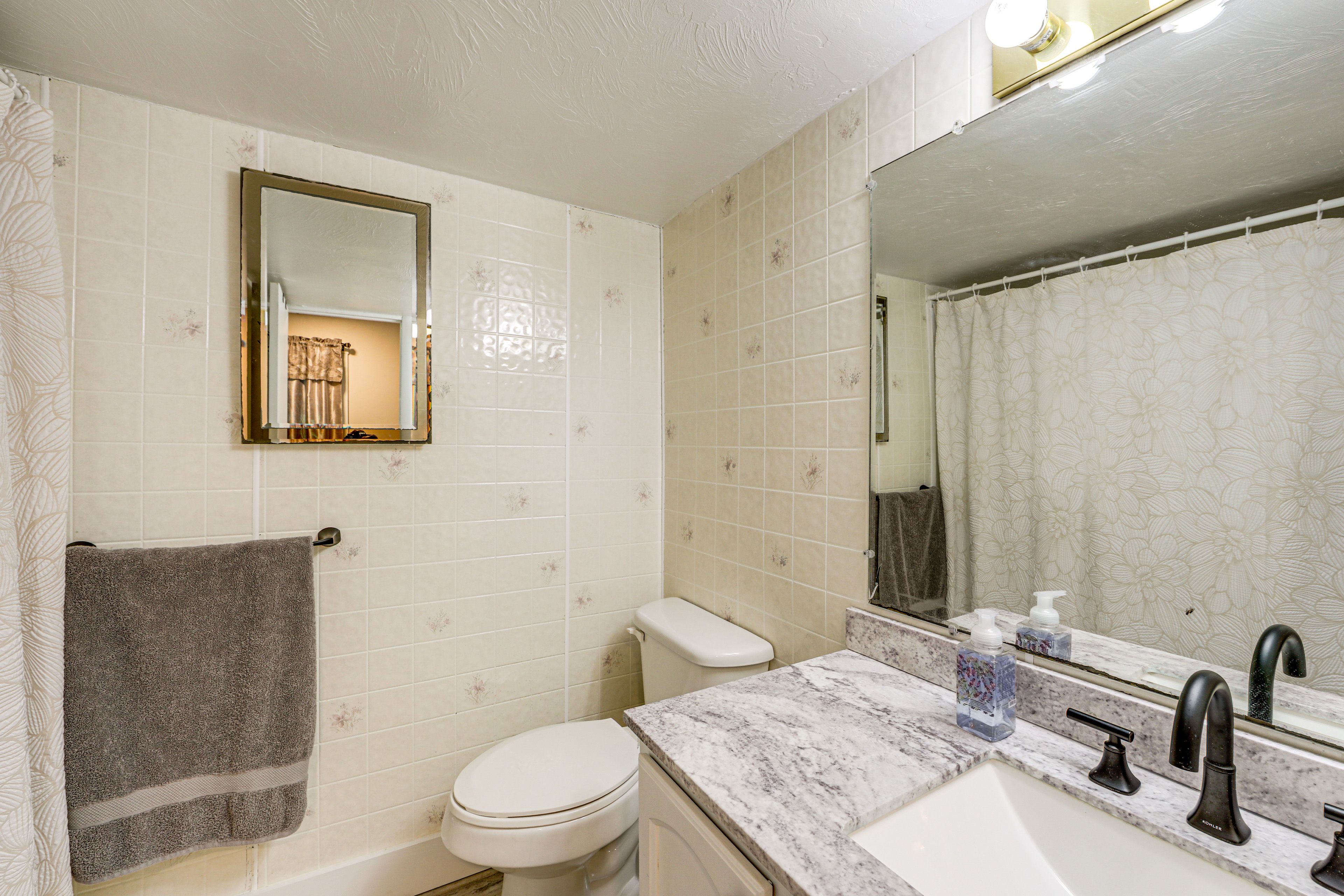 Full Bathroom | 1st Floor