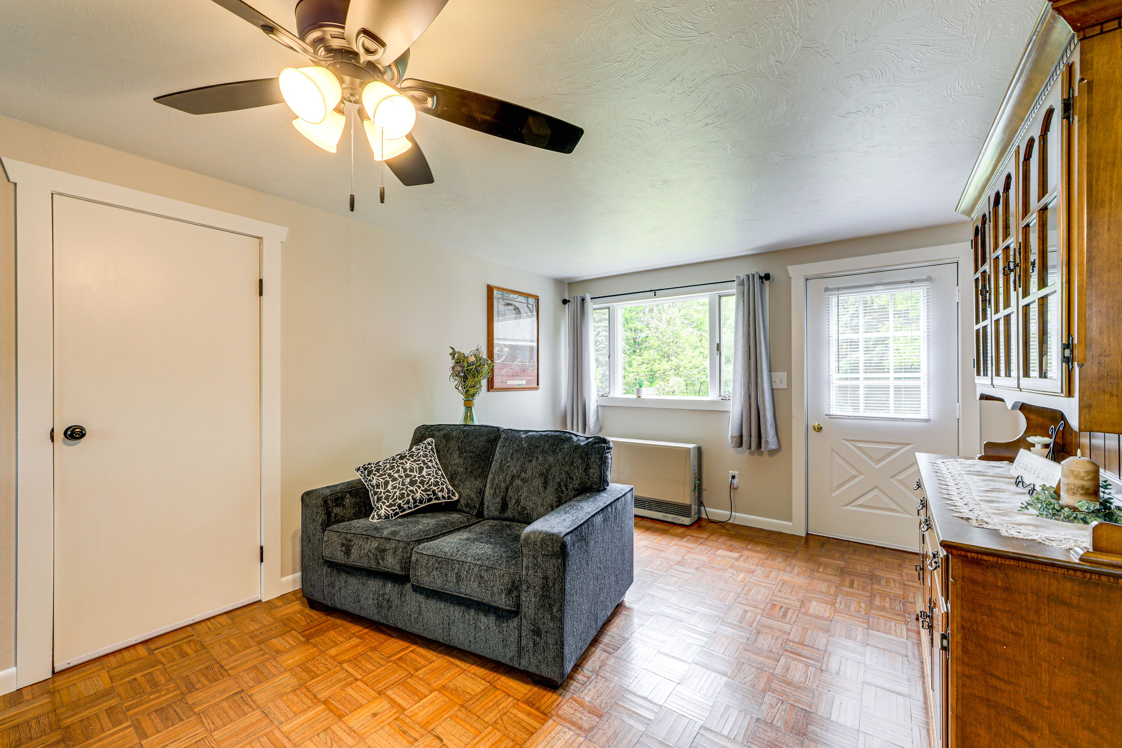 Sitting Area | 1st Floor