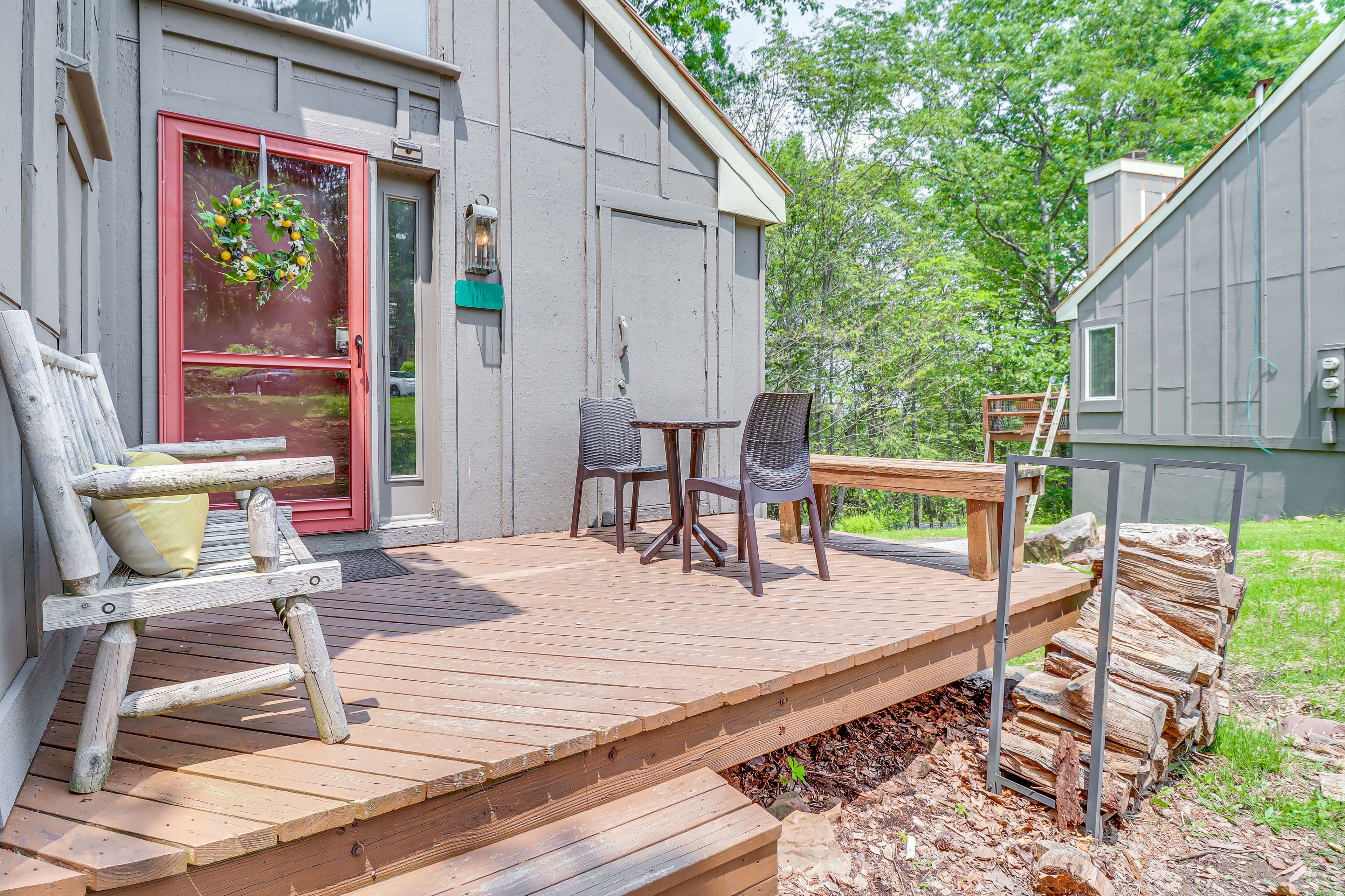 Front Deck | Private Entrance