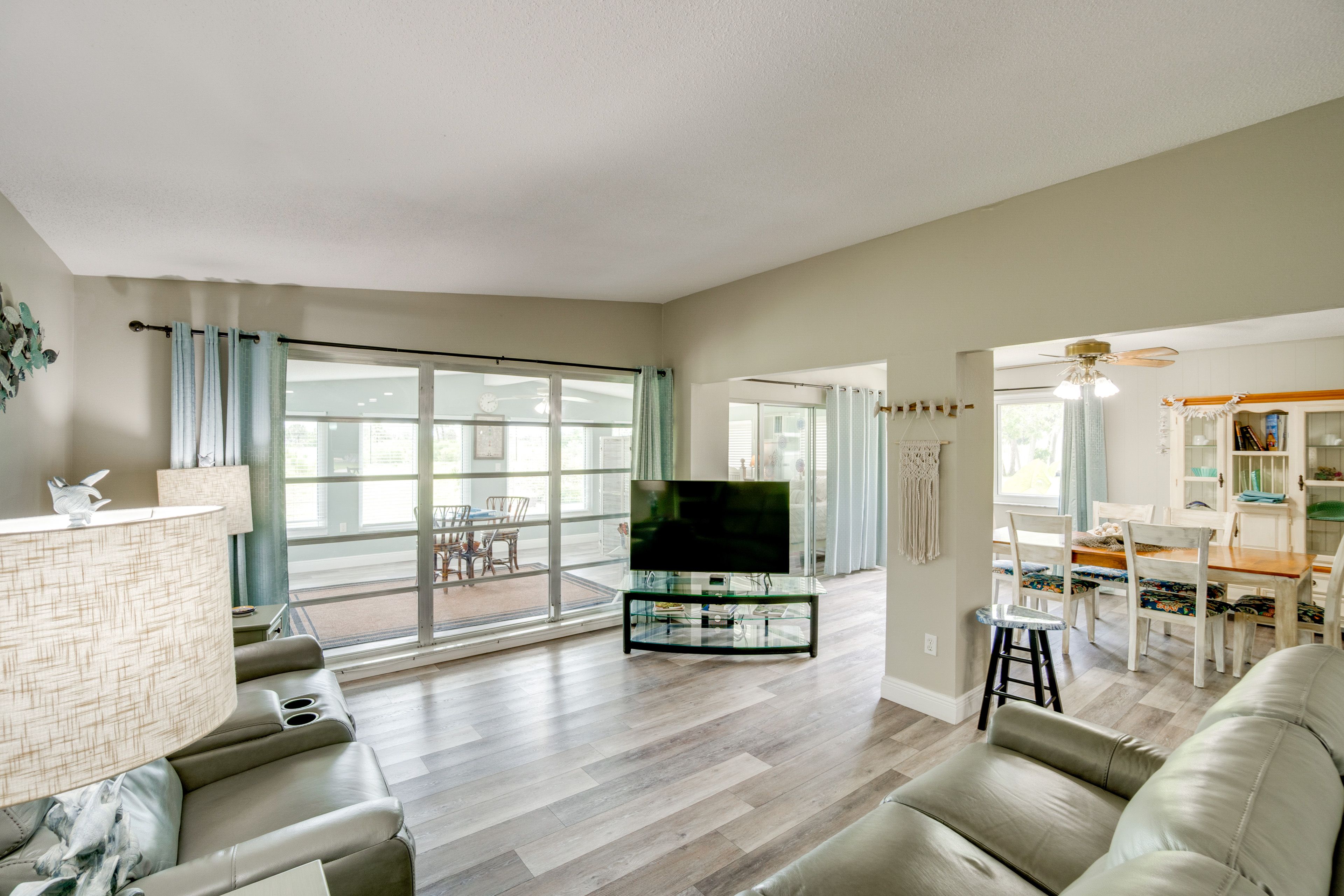Living Area | TV w/ Cable