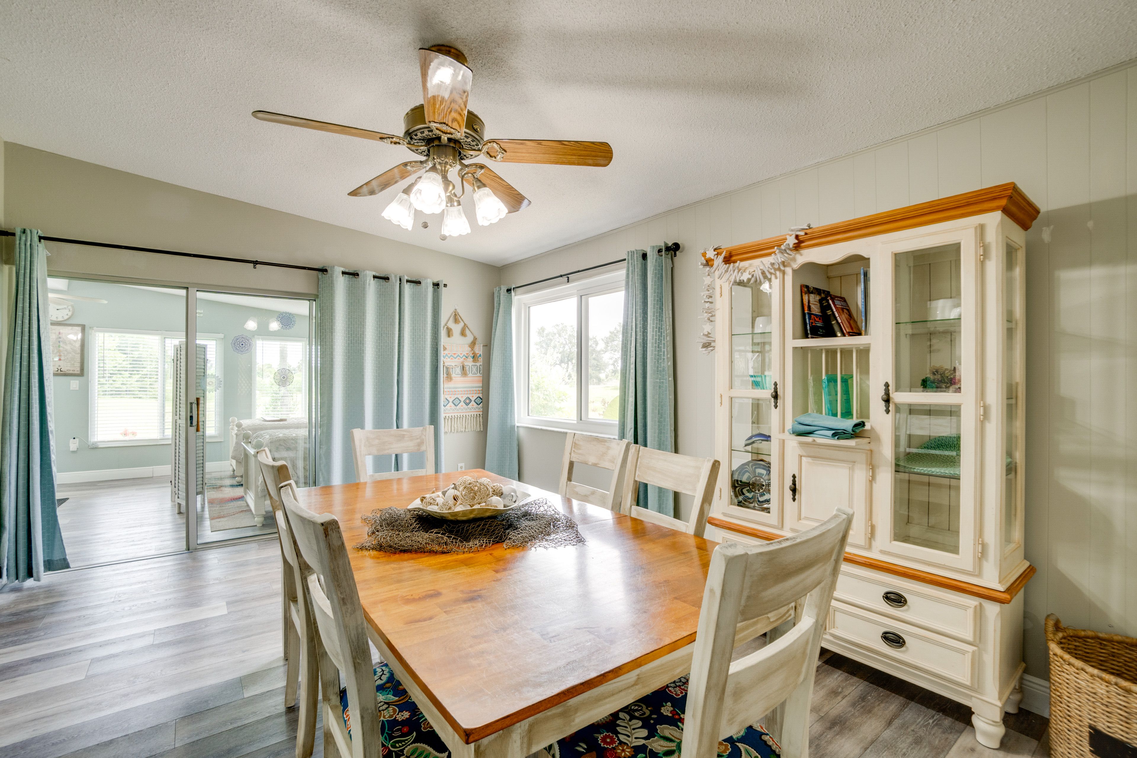 Dining Table | Dishware/Flatware