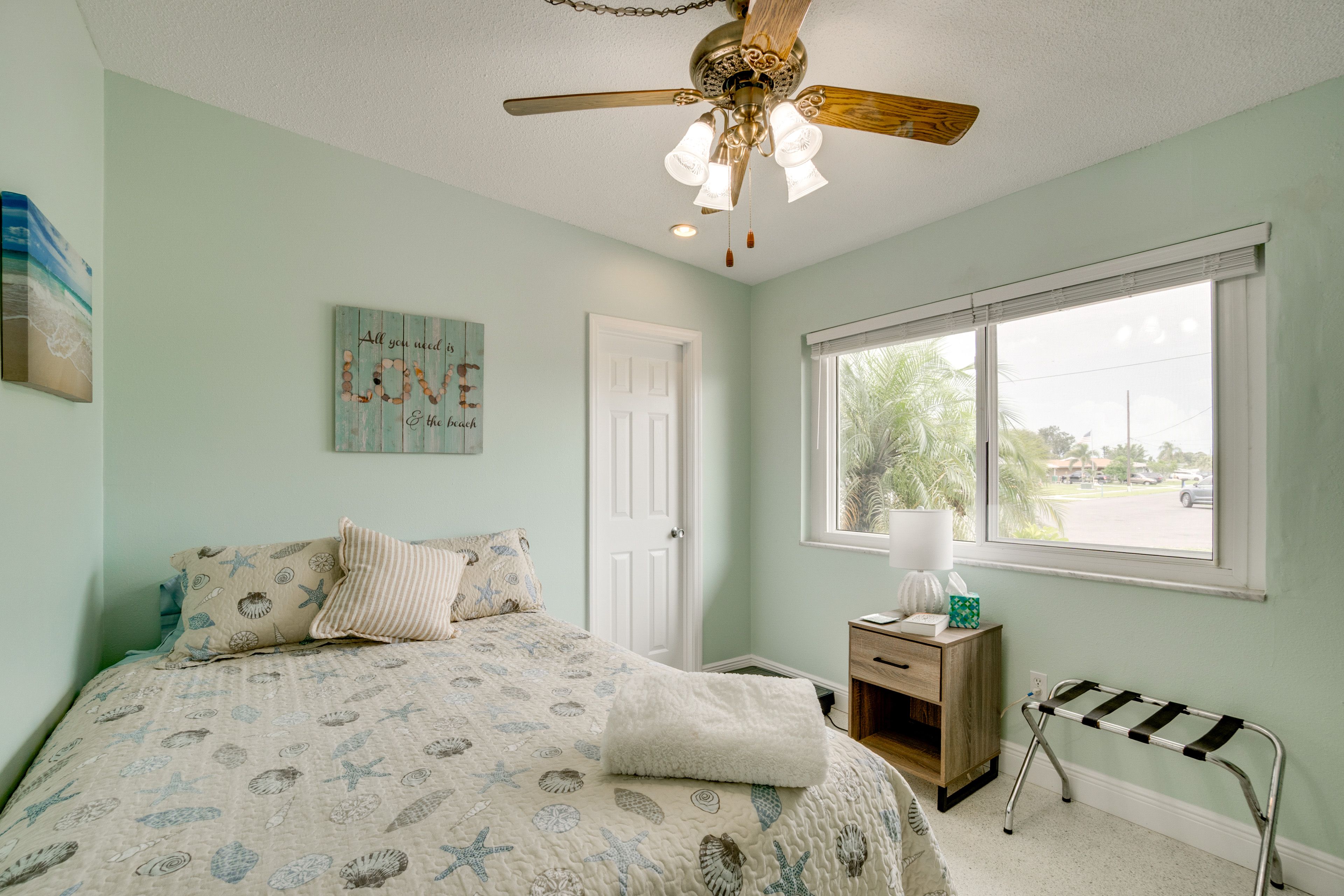 Bedroom 2 | Queen Bed