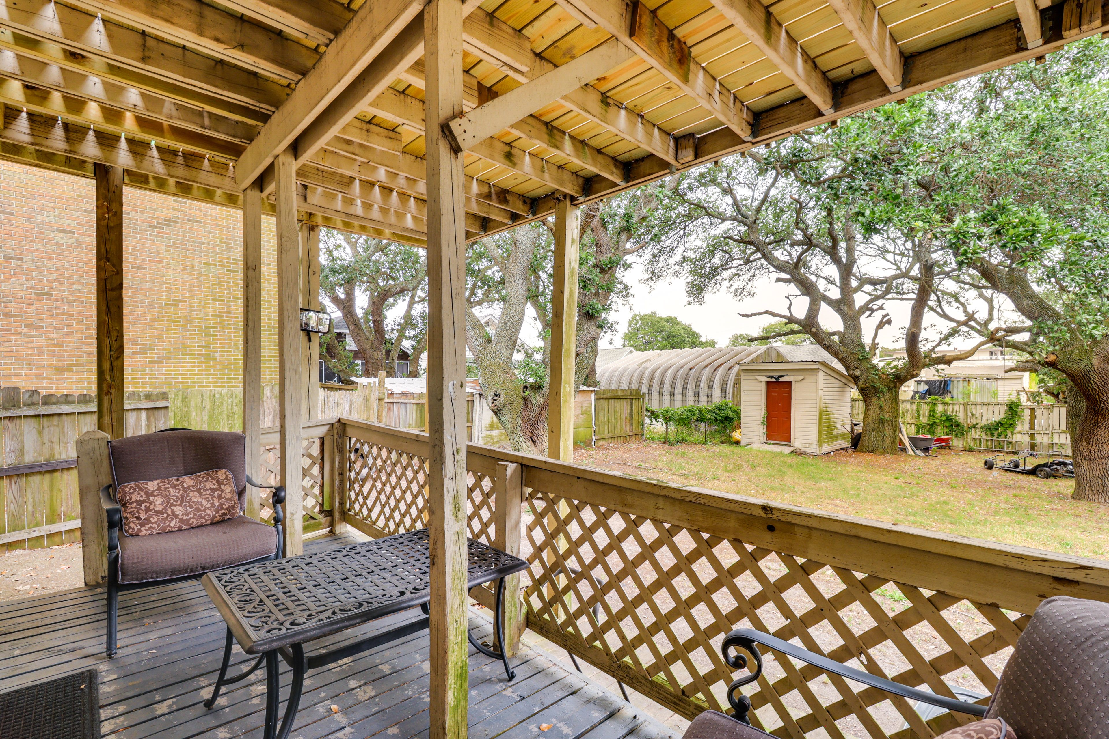 Norfolk Vacation Rental | 2BR | 1BA | 900 Sq Ft | 5 Steps Required