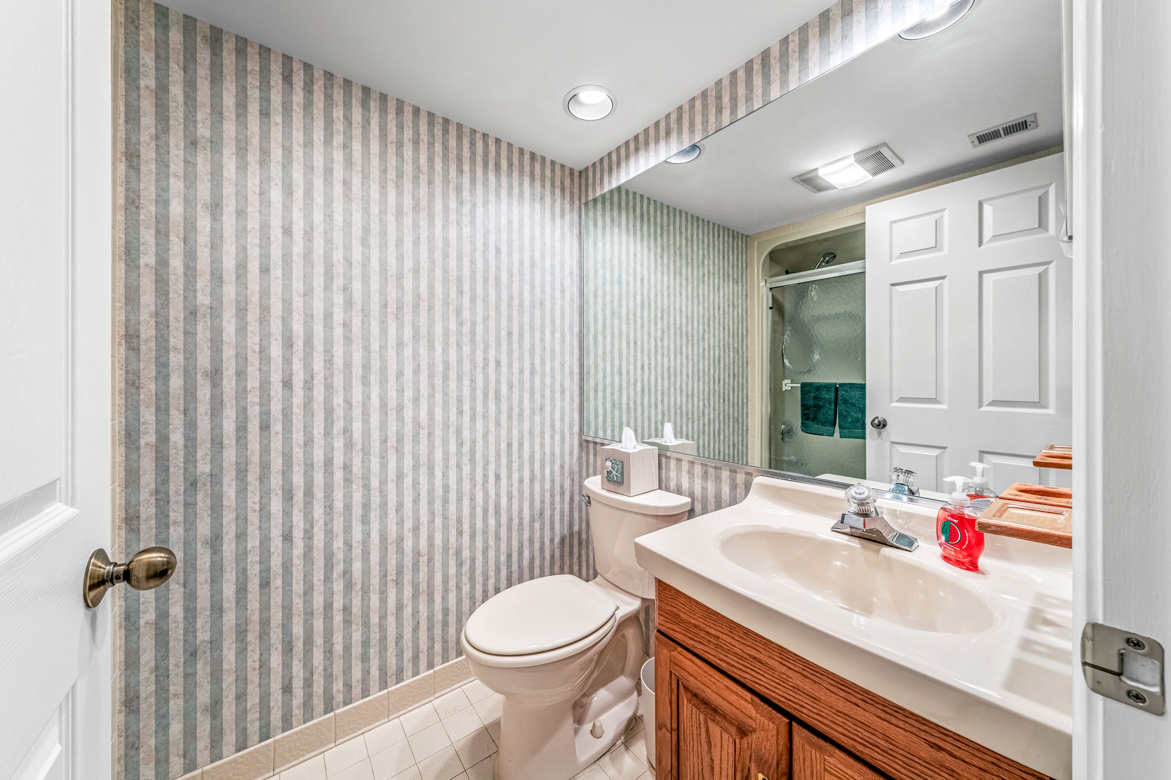 En-Suite Bathroom | Towels Provided