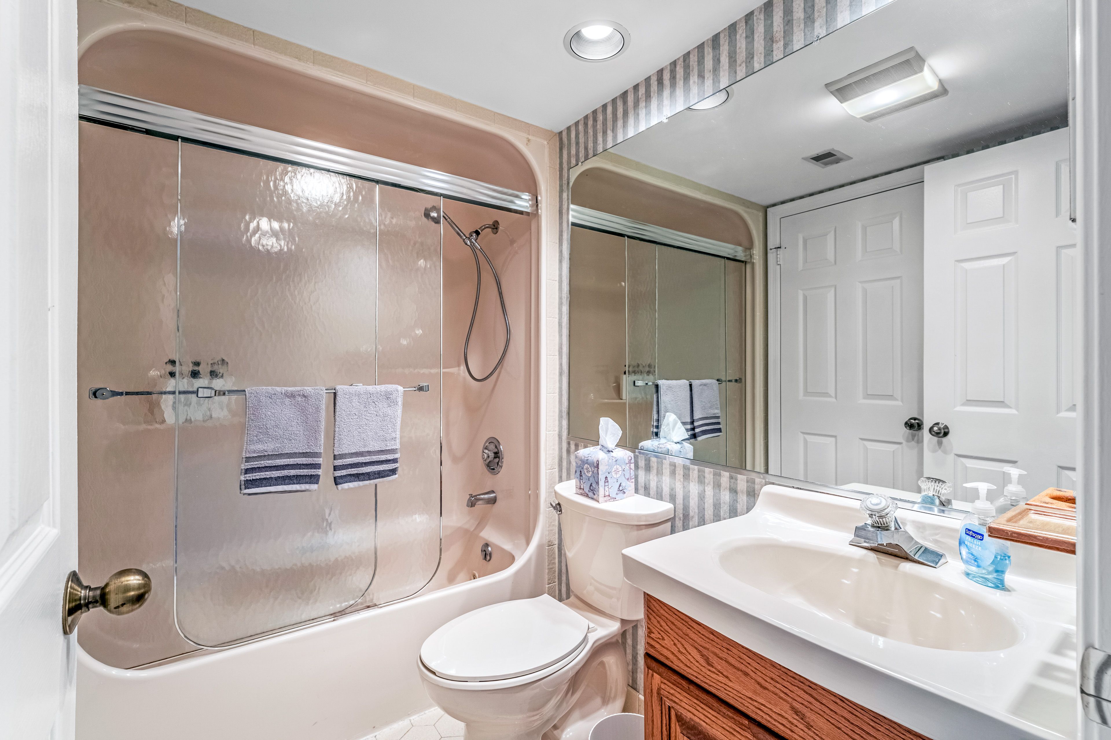 Full Bathroom