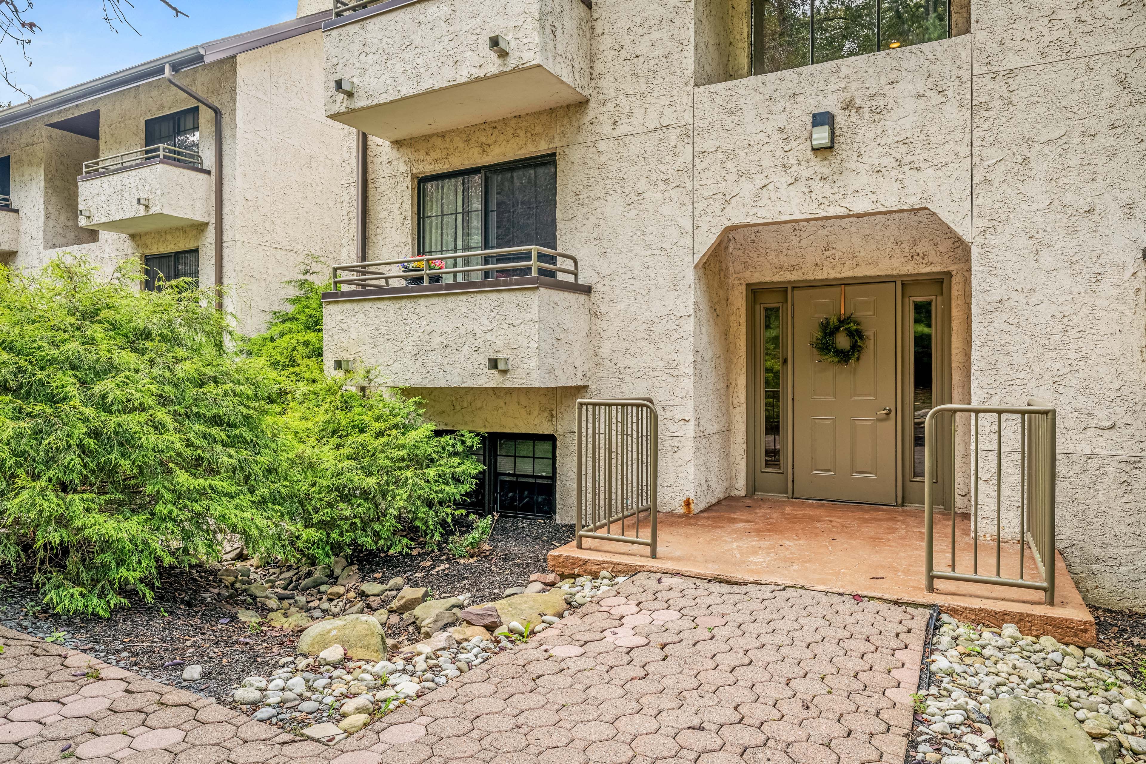 Property Exterior | Single-Story Condo | Ground-Floor Unit