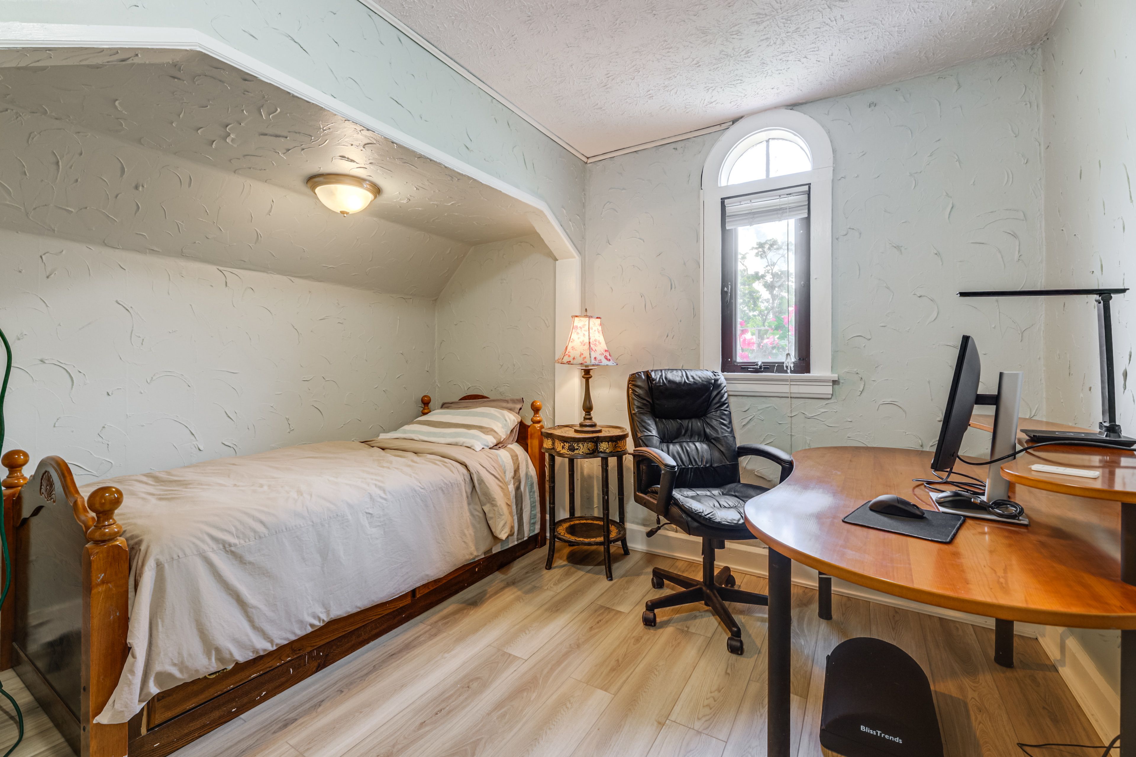 Bedroom 5 | 2nd Floor | Twin Bed | Laptop-Friendly Workspace