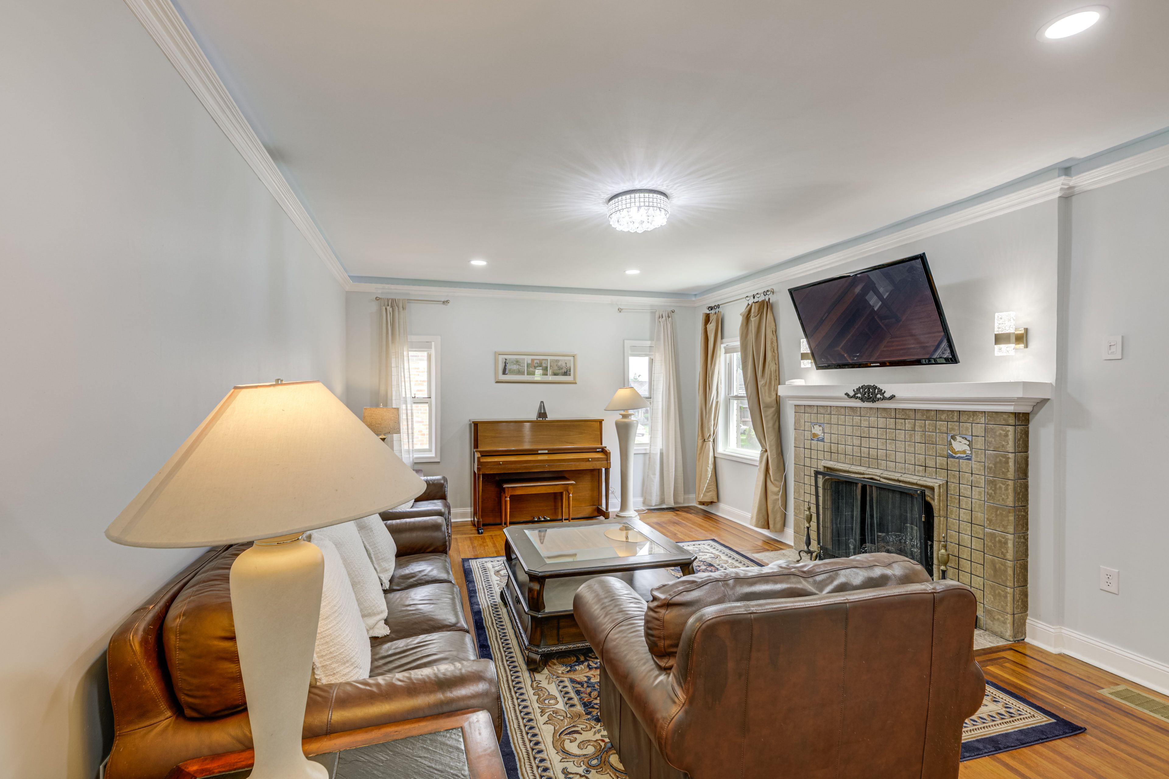 Property Interior | Central A/C & Heating | Free WiFi
