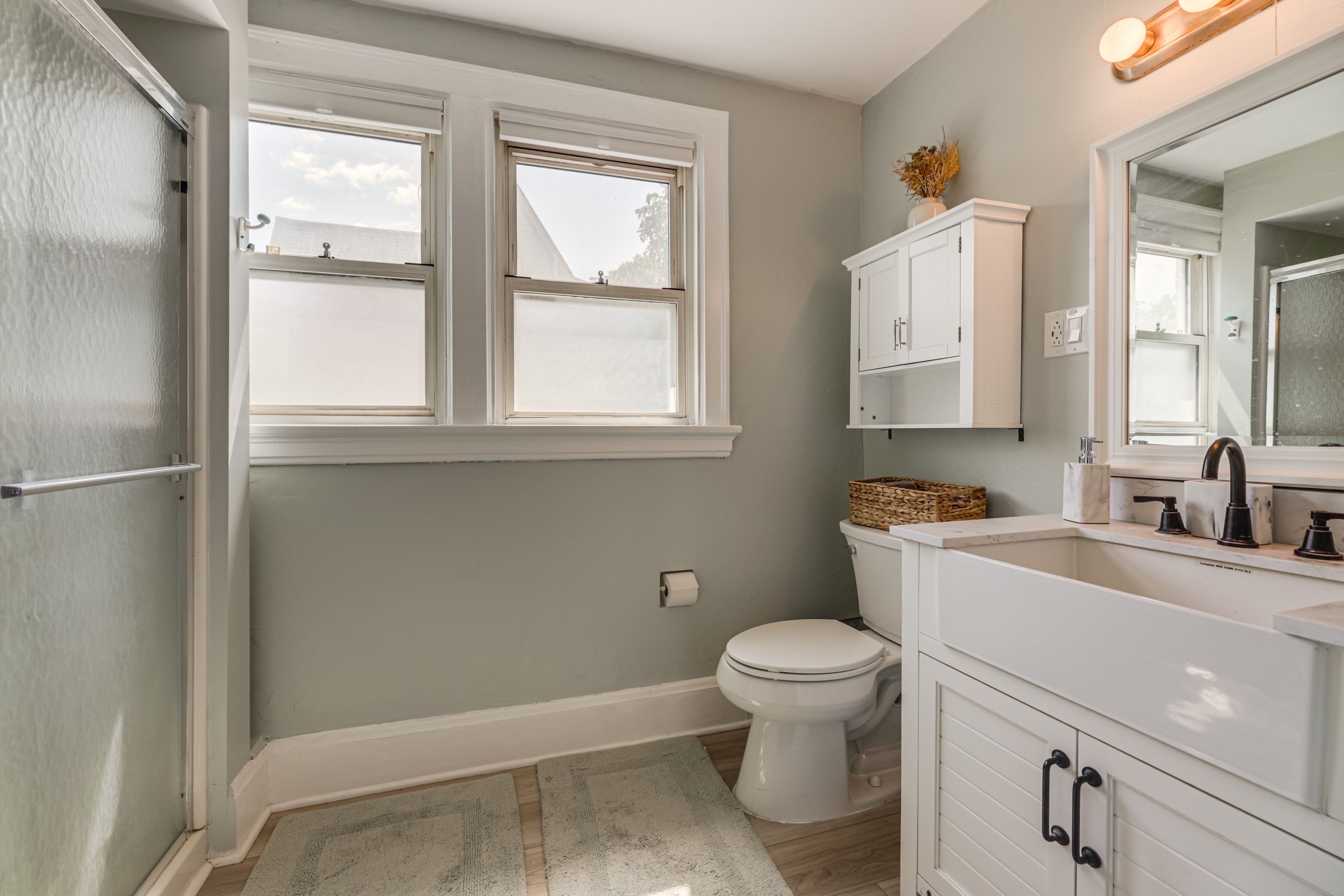 Full Bathroom | 2nd Floor | Complimentary Toiletries