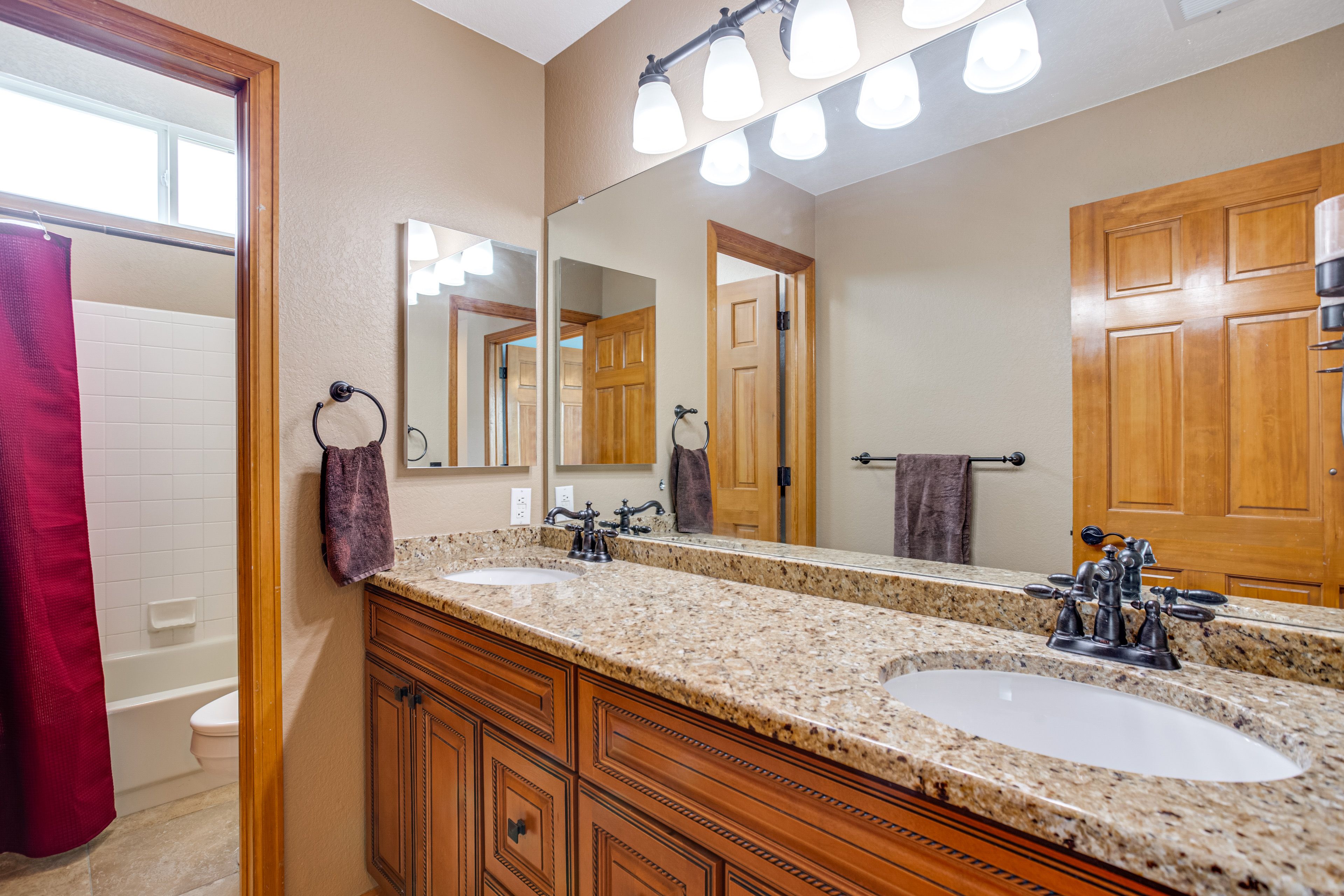 En-Suite Bathroom | 2nd Floor