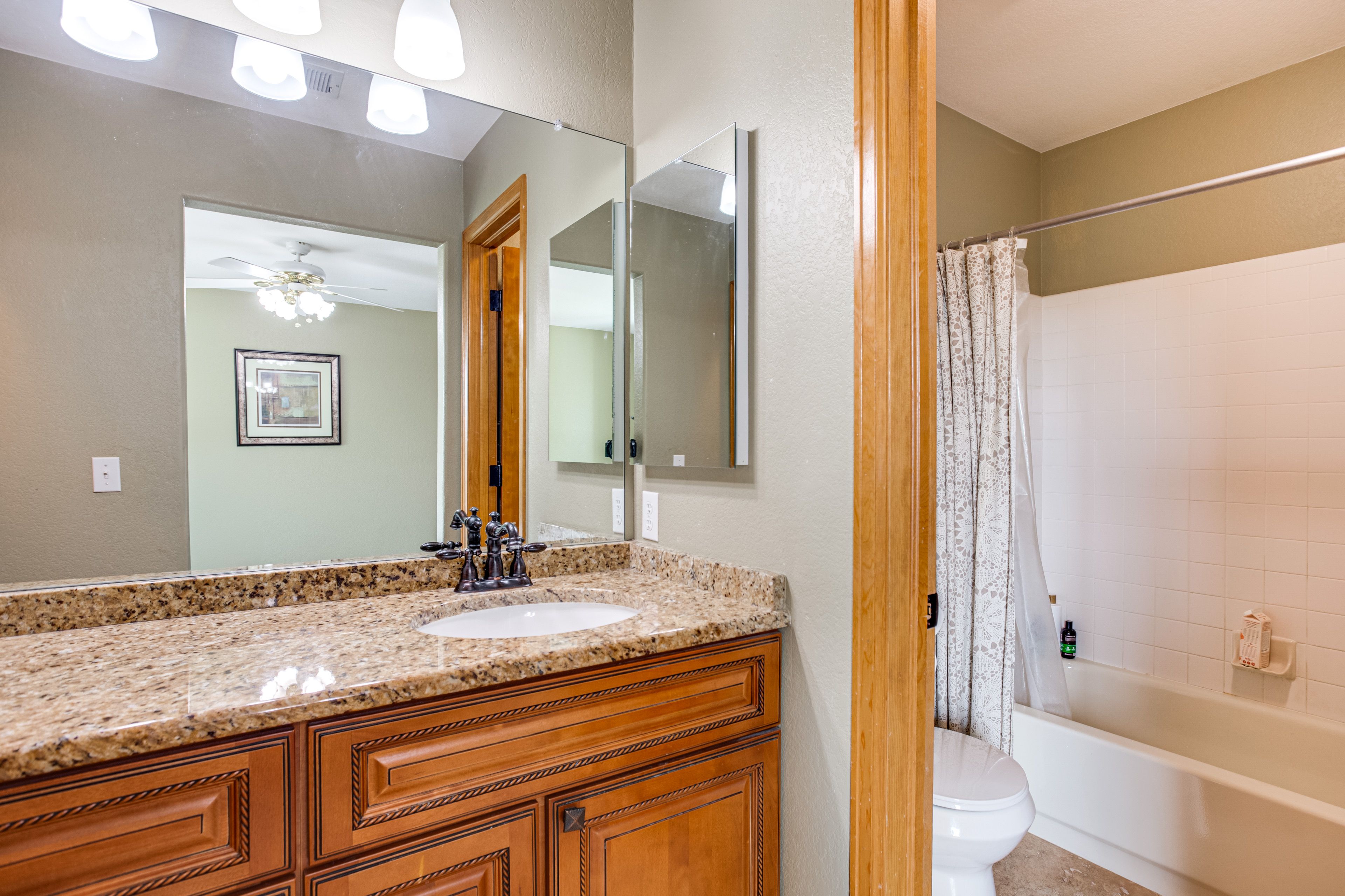 Full Bathroom | 2nd Floor