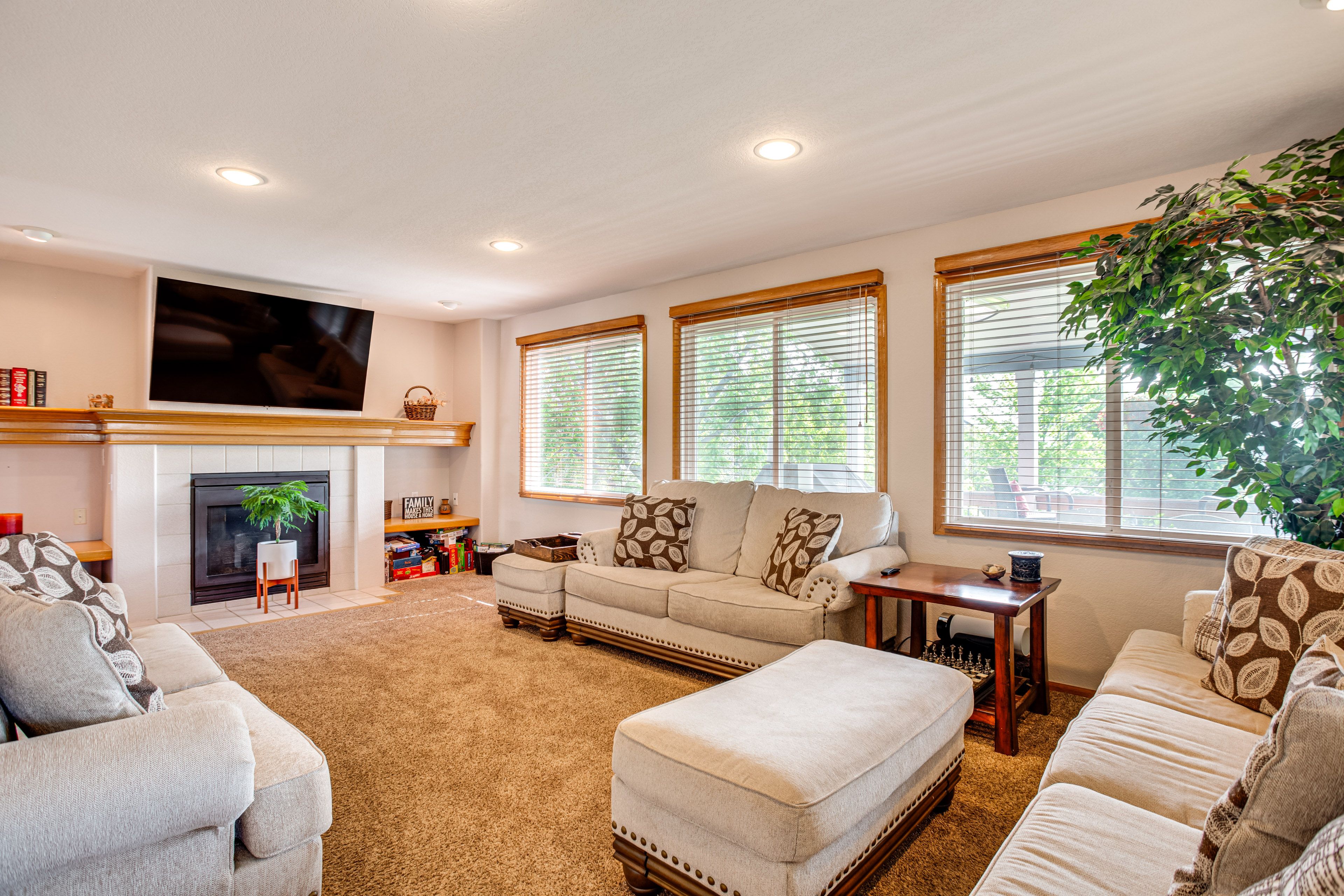Living Room | 1st Floor | Central A/C & Heating | Smart TV