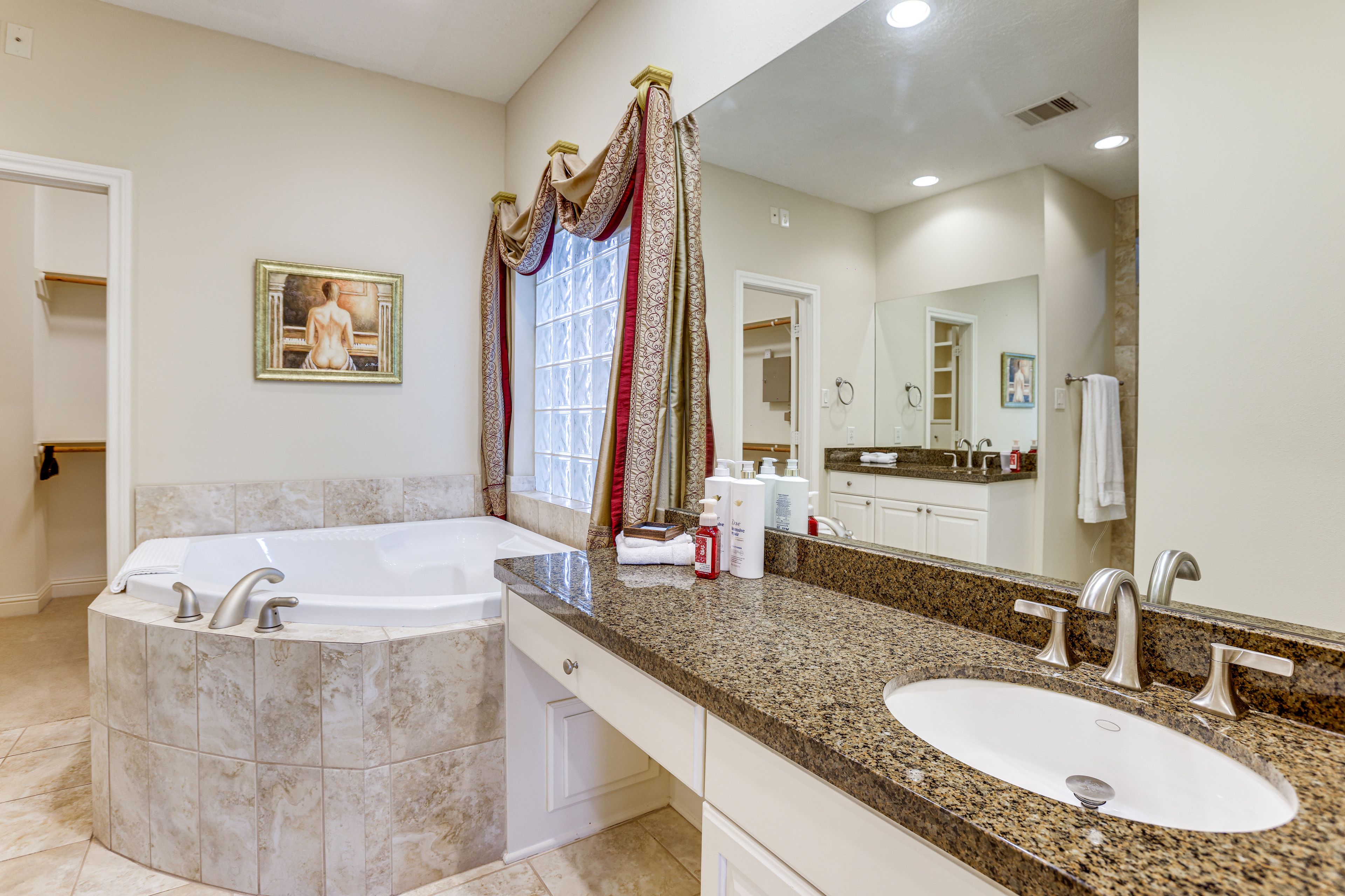 Full Bathroom | 3rd Floor