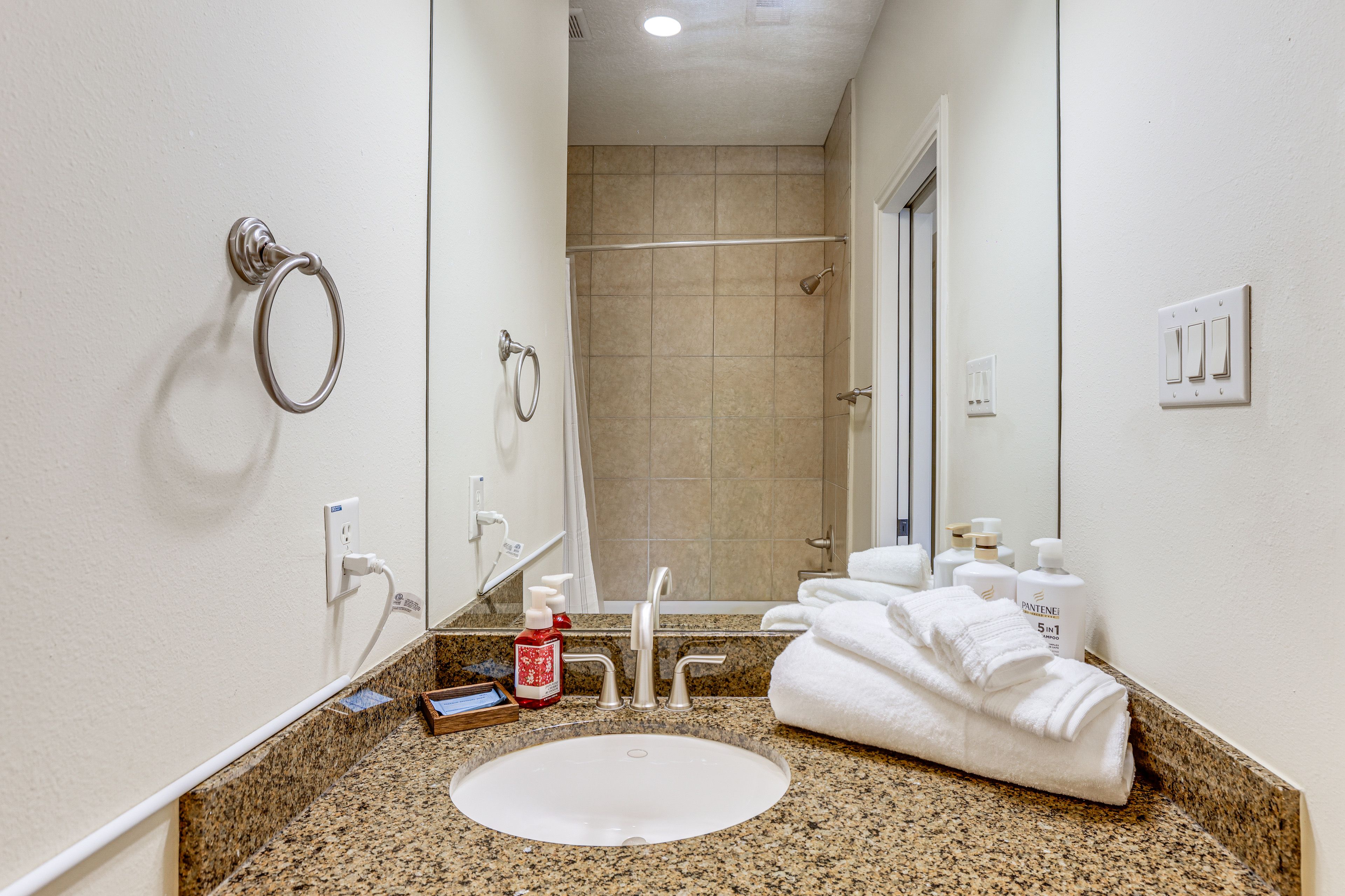 Full Bathroom | 3rd Floor