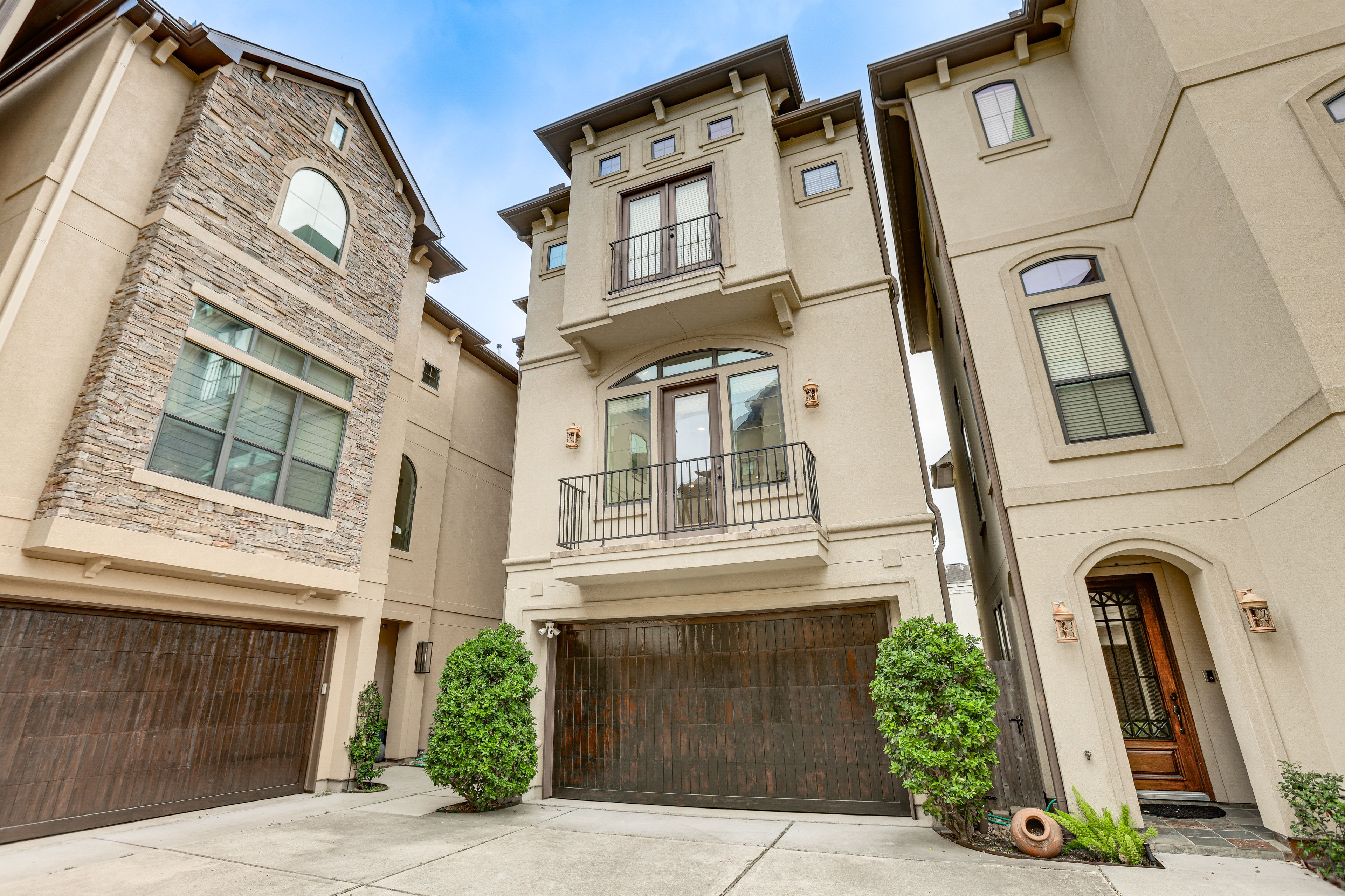 Exterior | Parking | Garage (2 Vehicles)