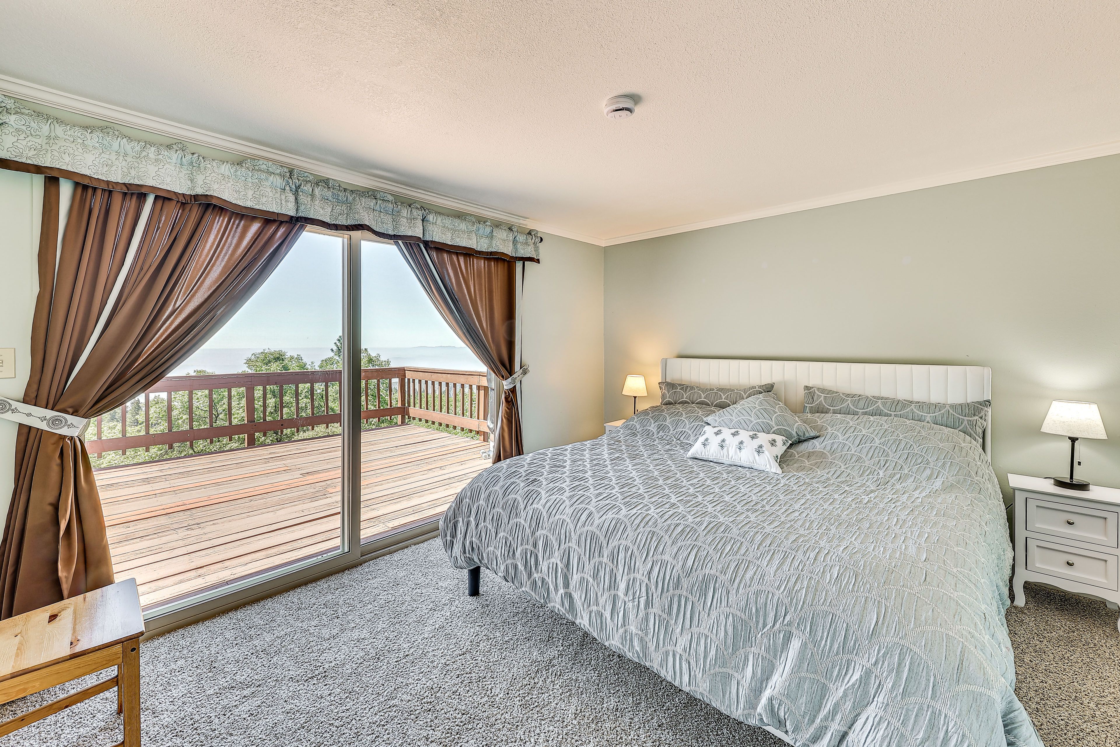 Bedroom 1 | Main Floor | King Bed | Linens Provided