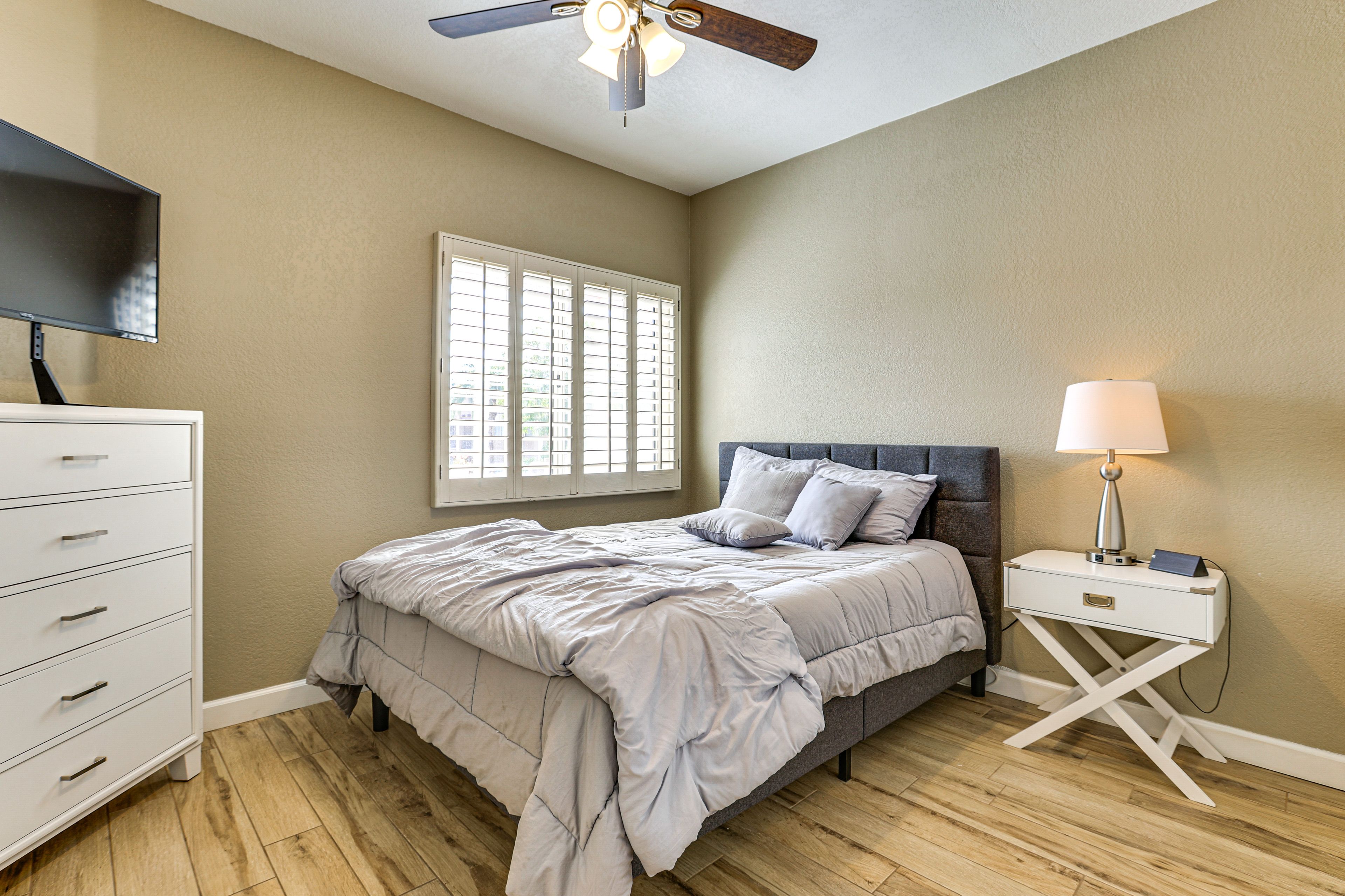 Bedroom 2 | Queen Bed
