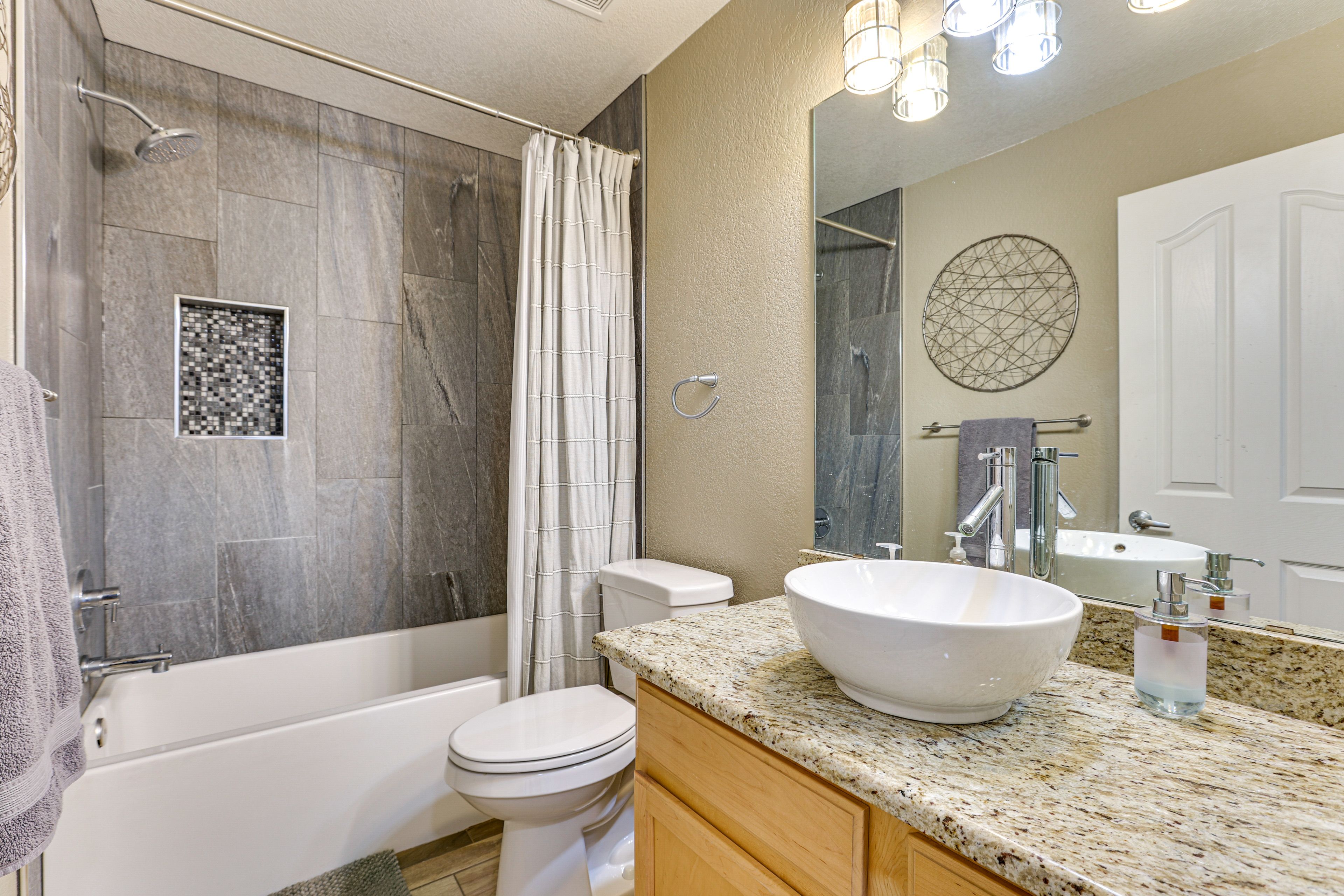 Full Bathroom