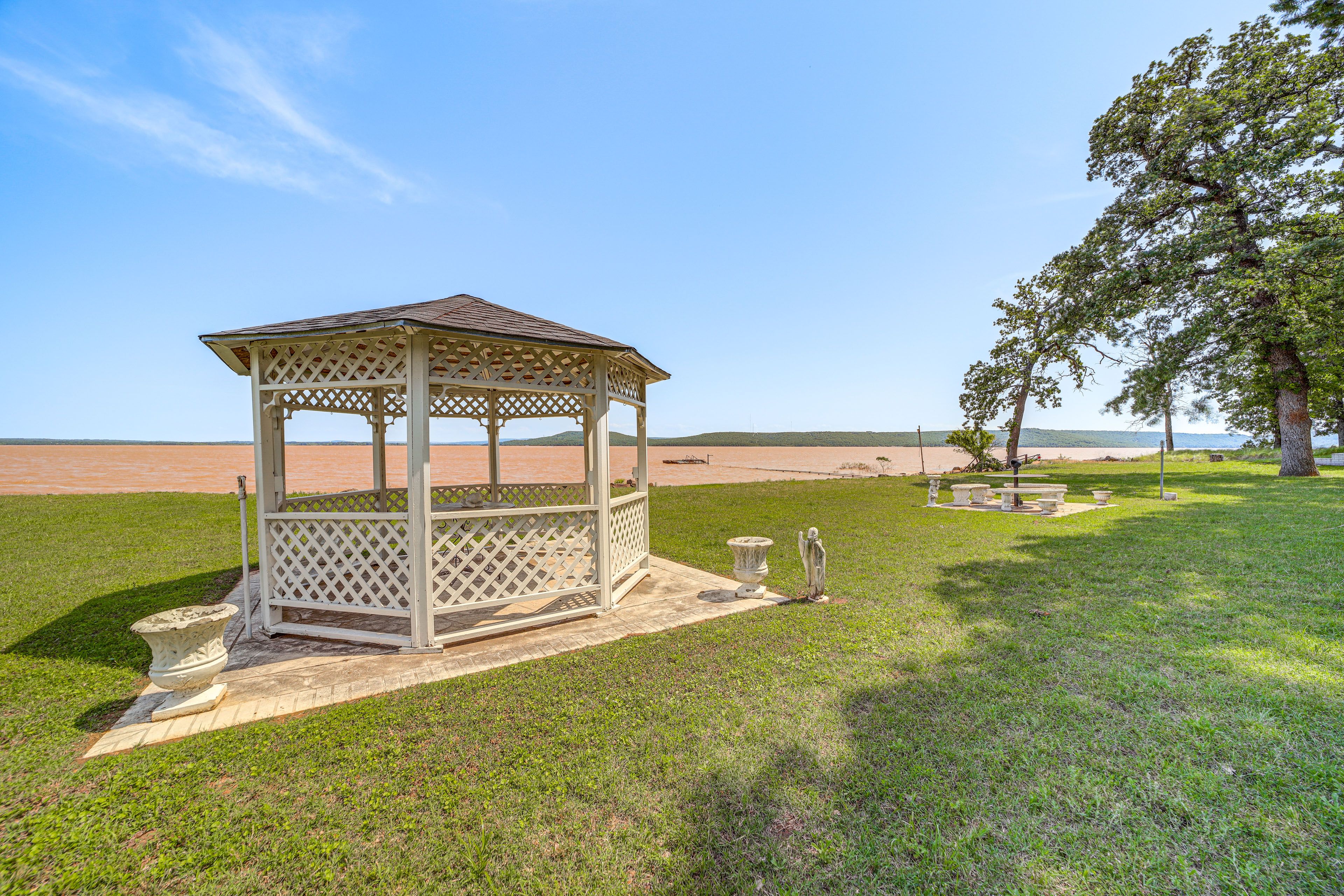 Eufaula Vacation Rental | 3BR | 2BA | Stairs Required | 2,000 Sq Ft