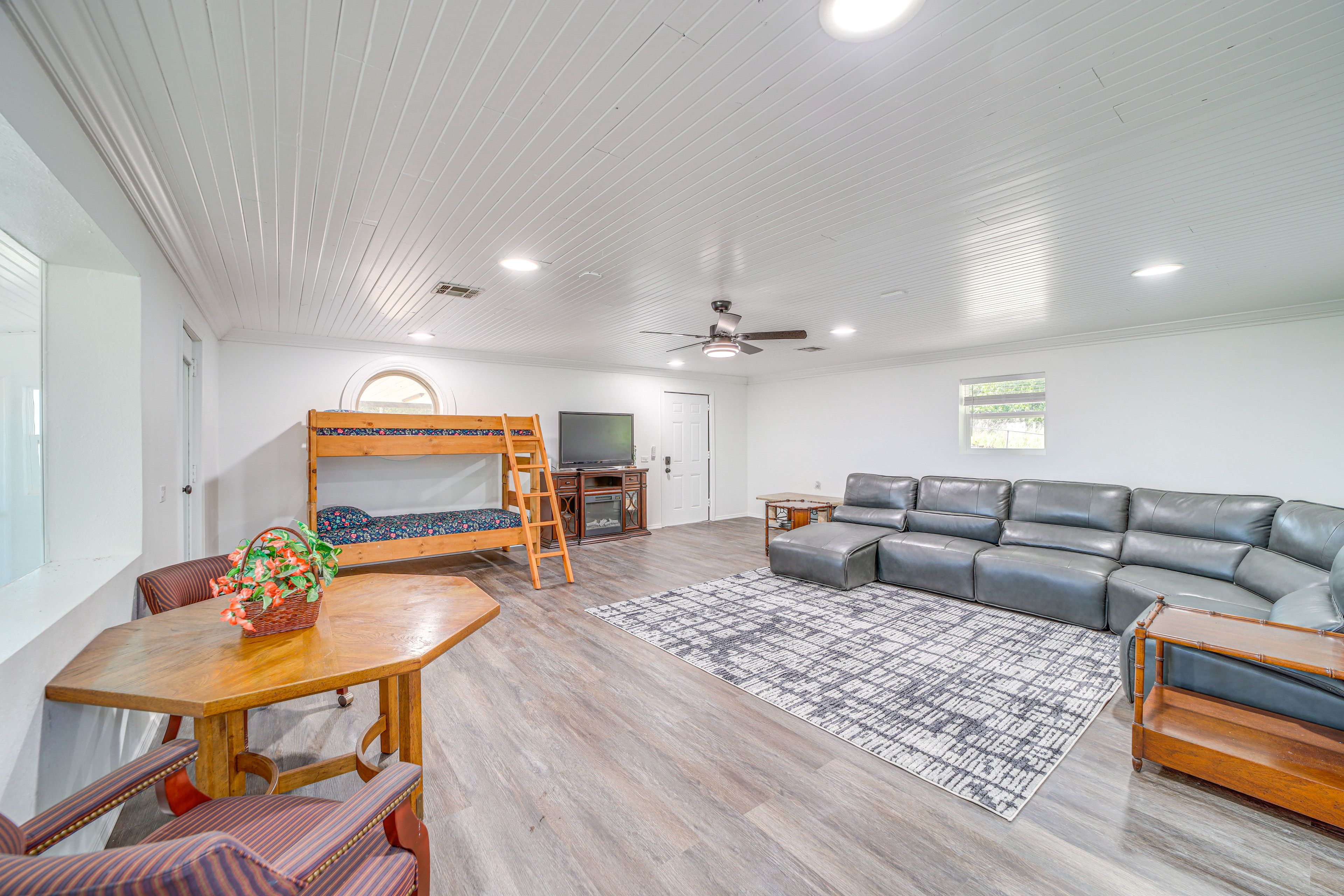 Main Living Room | Main Floor | Twin Bunk Bed | Central A/C & Heating