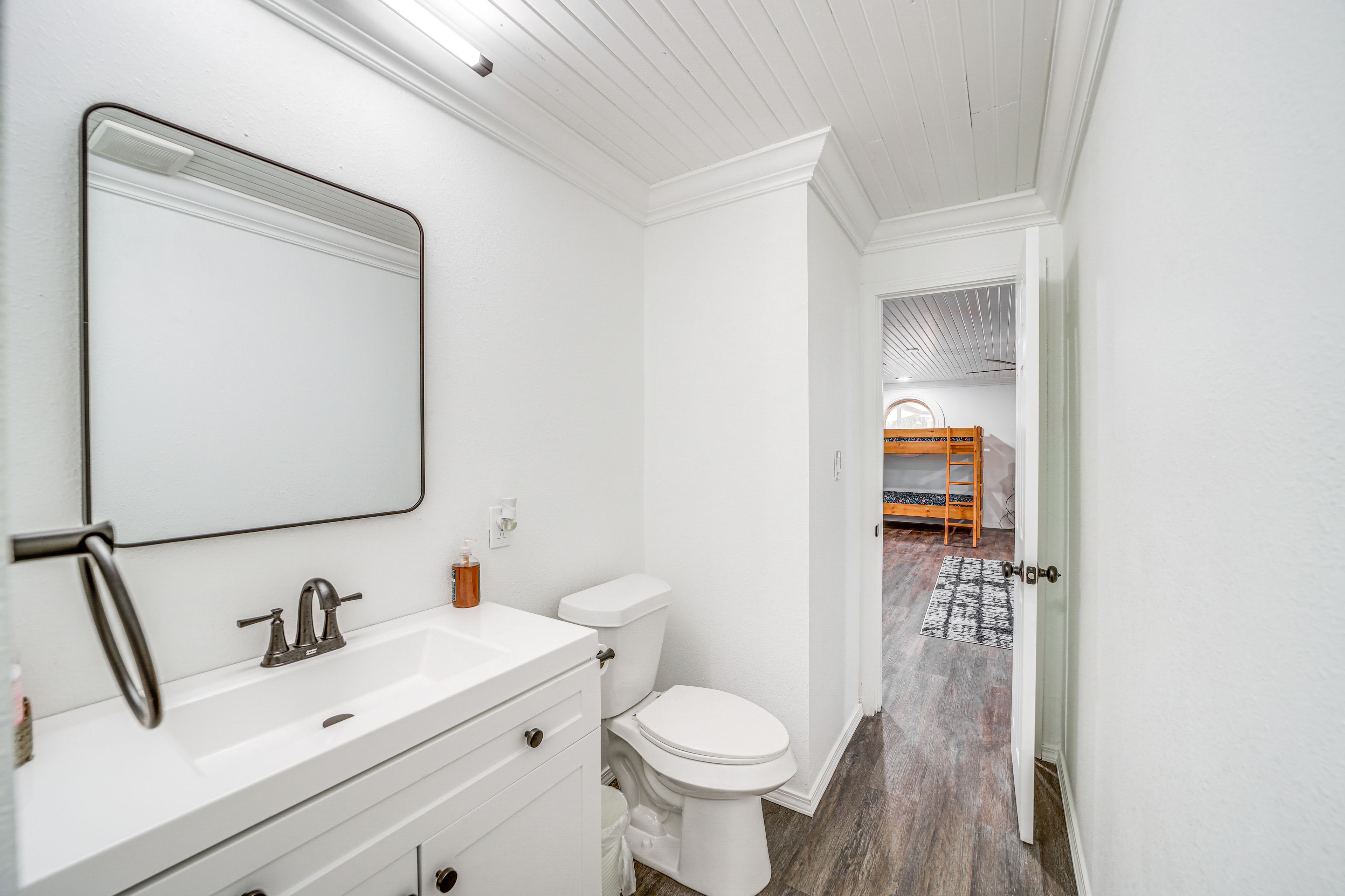 Full Bathroom | Main Floor