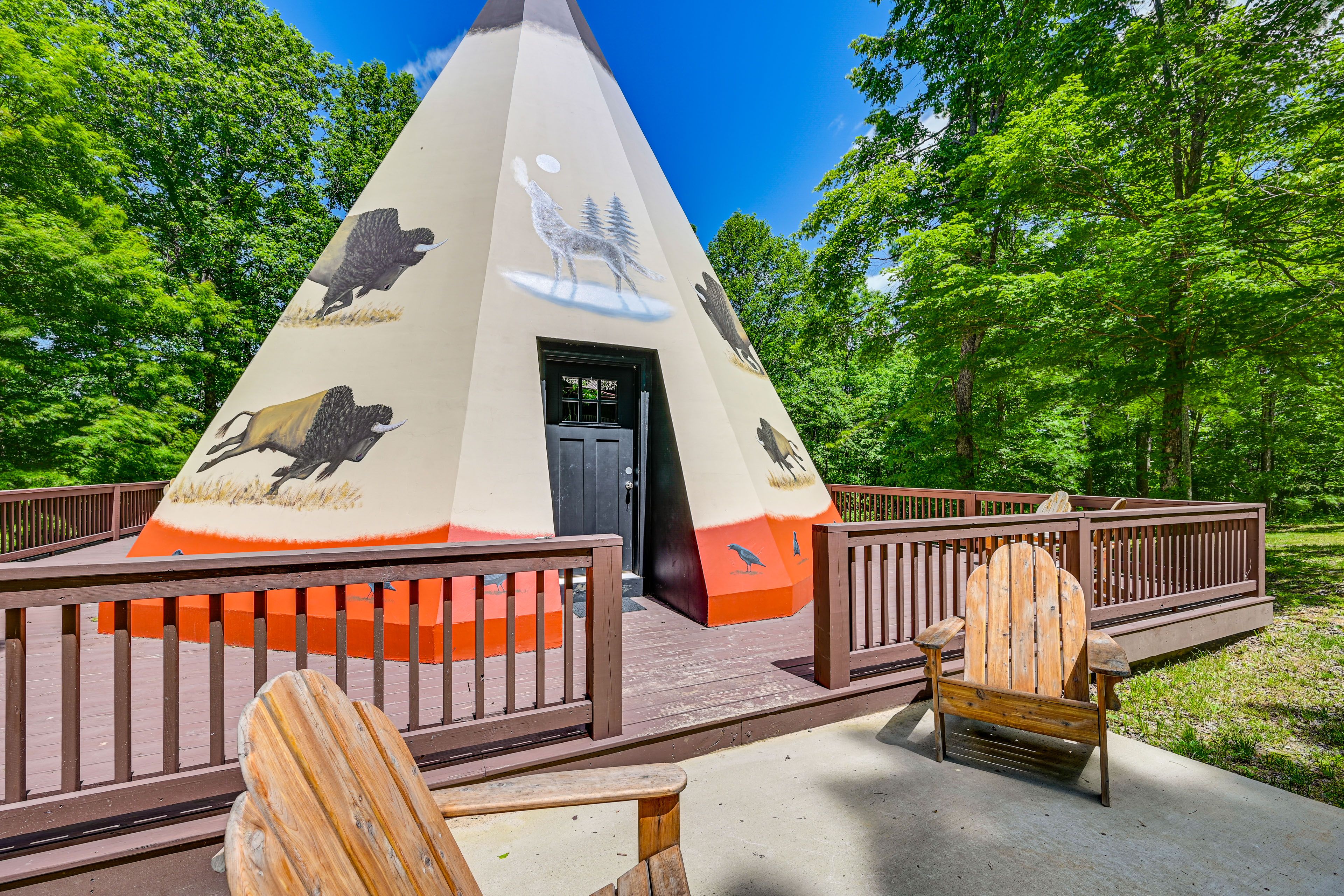 Studio Cabin Exterior | 2 Steps to Enter