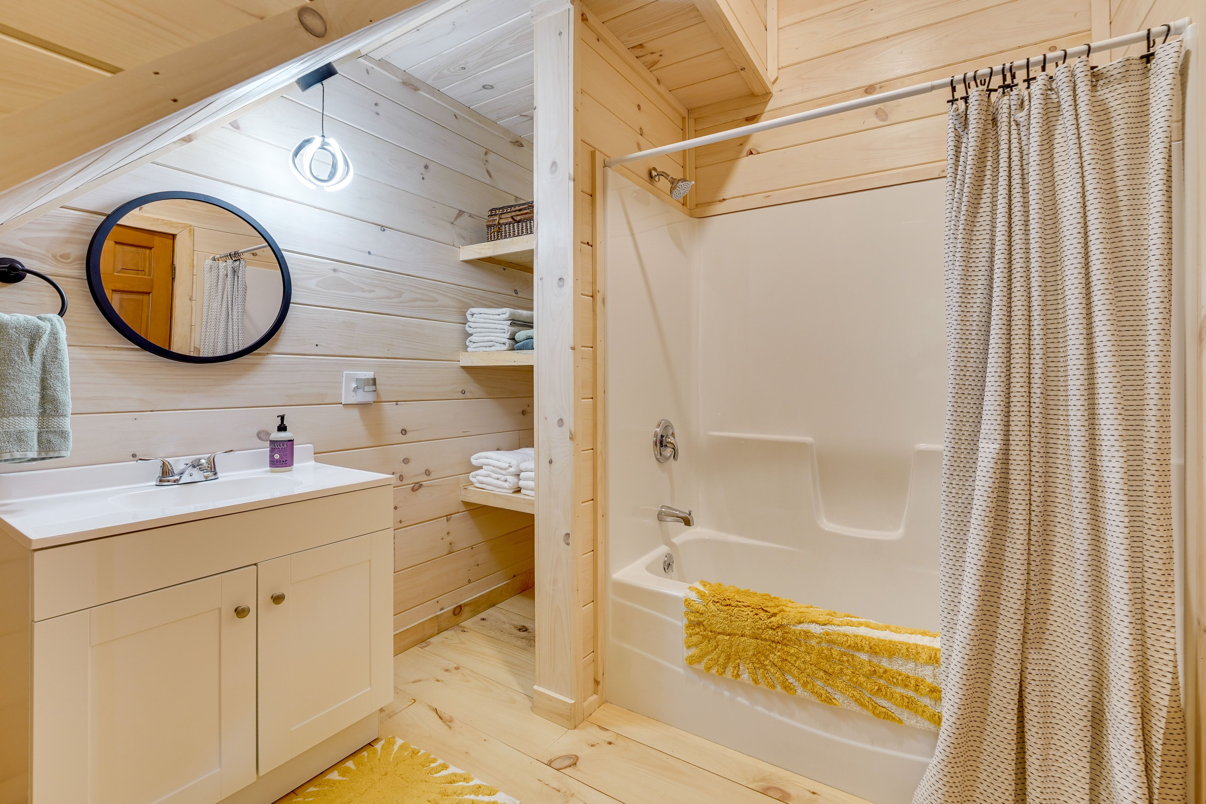 Bathroom | Upper Floor
