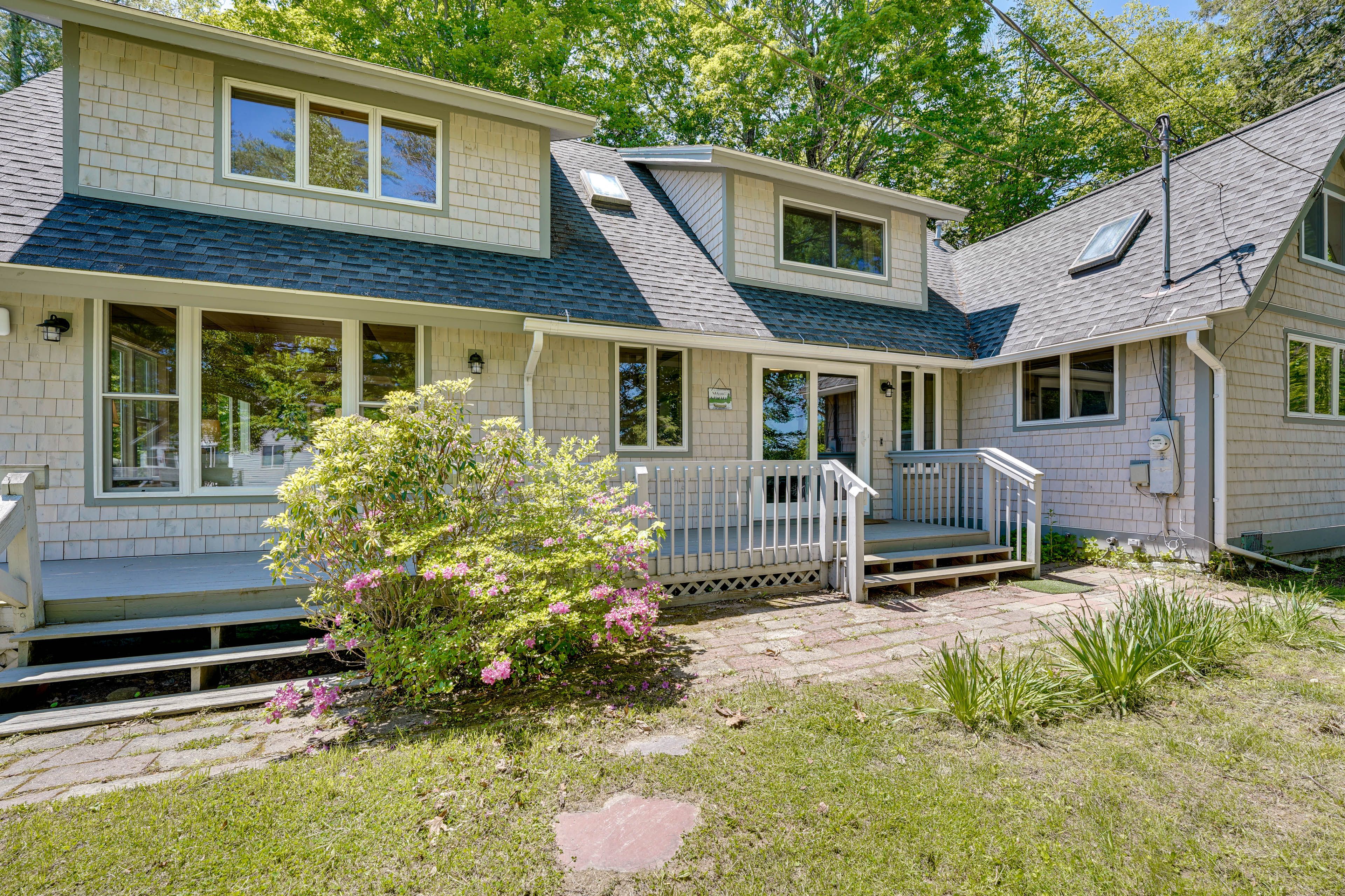 Exterior | Driveway (3 Vehicles)
