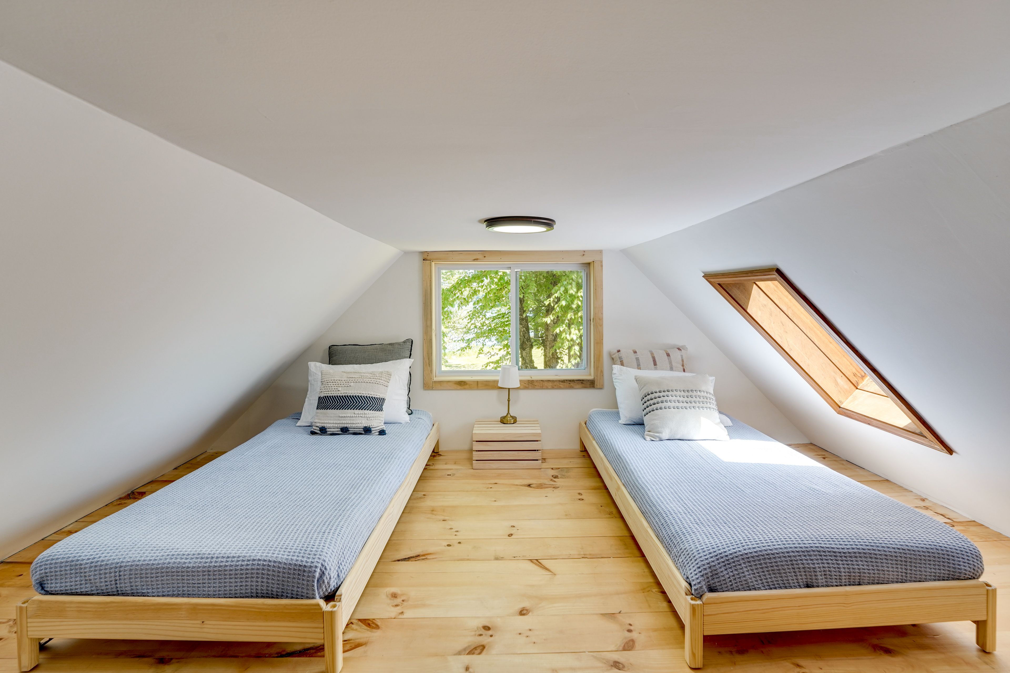 Loft | 2 Twin Beds | Upper Floor | Ladder Required
