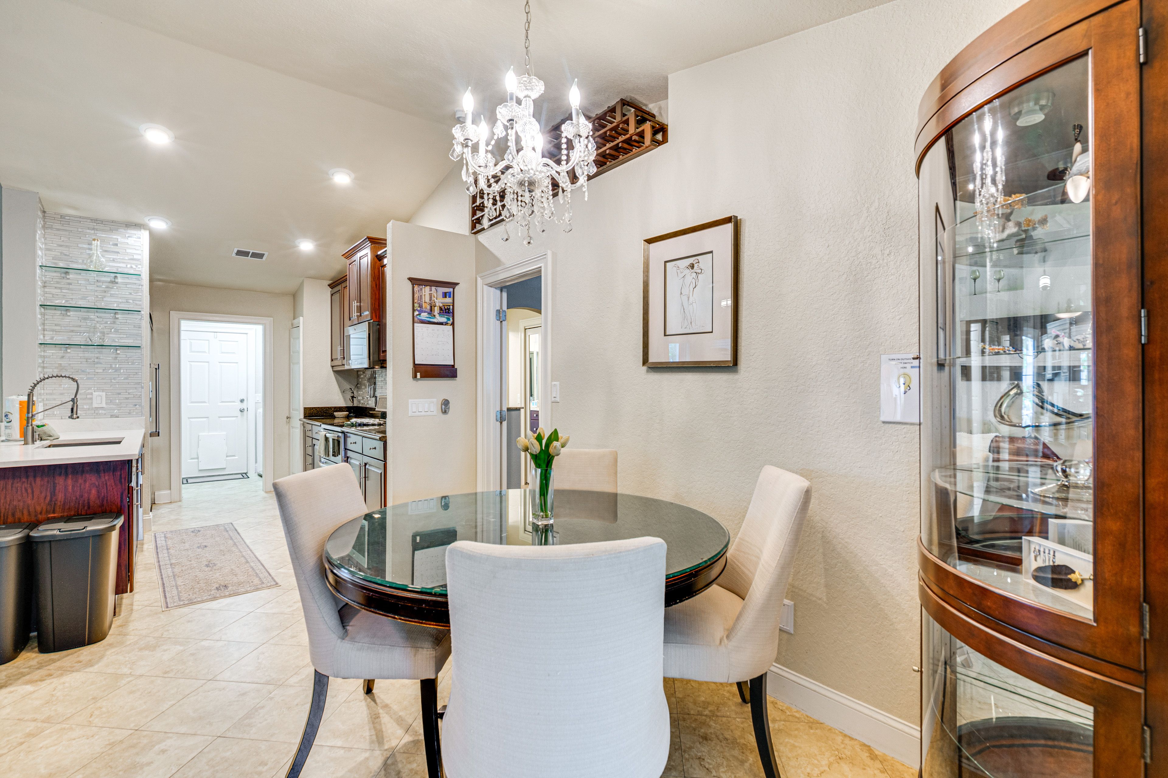 Dining Area | Dishware/Flatware
