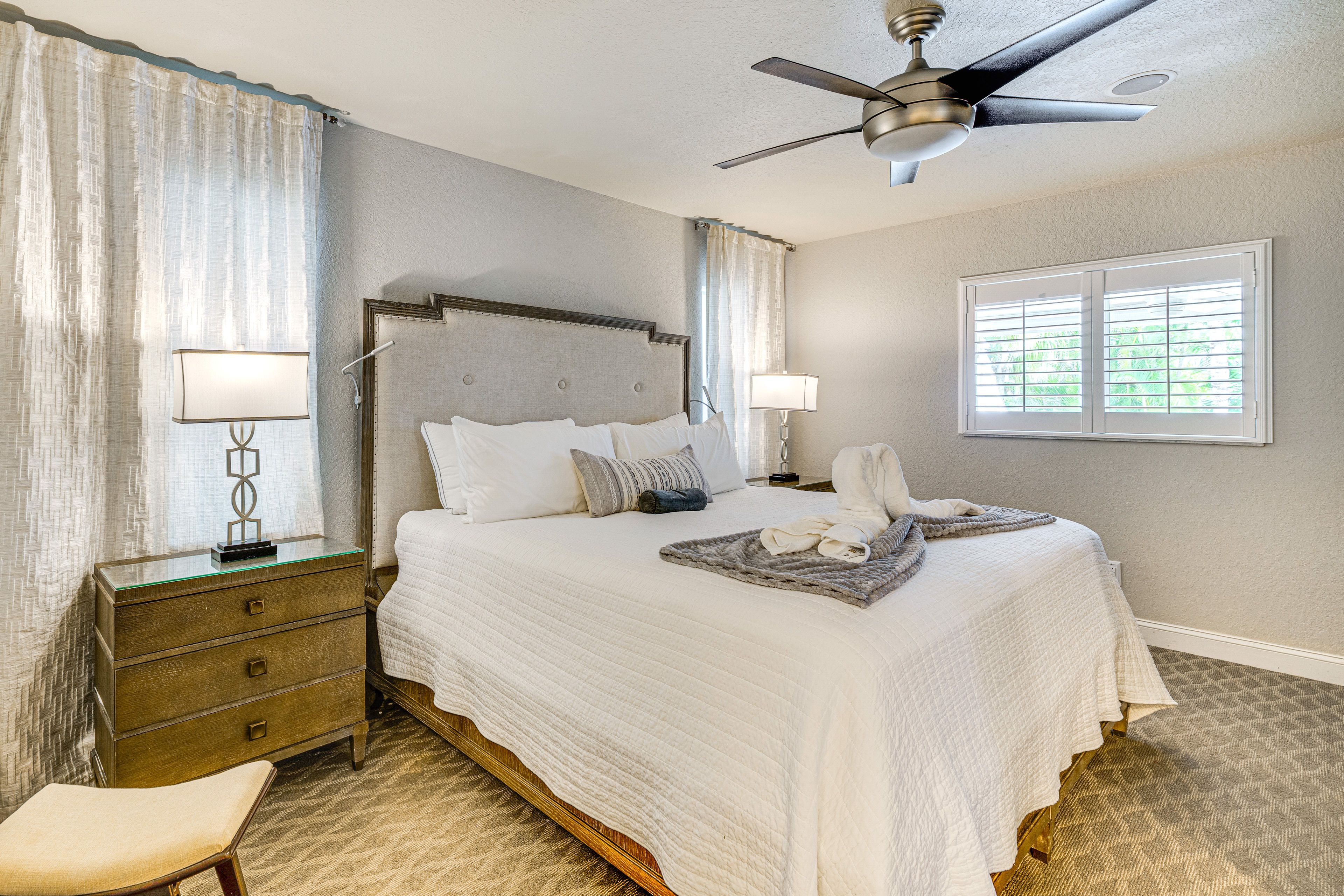 Bedroom 1 | King Bed | Smart TV