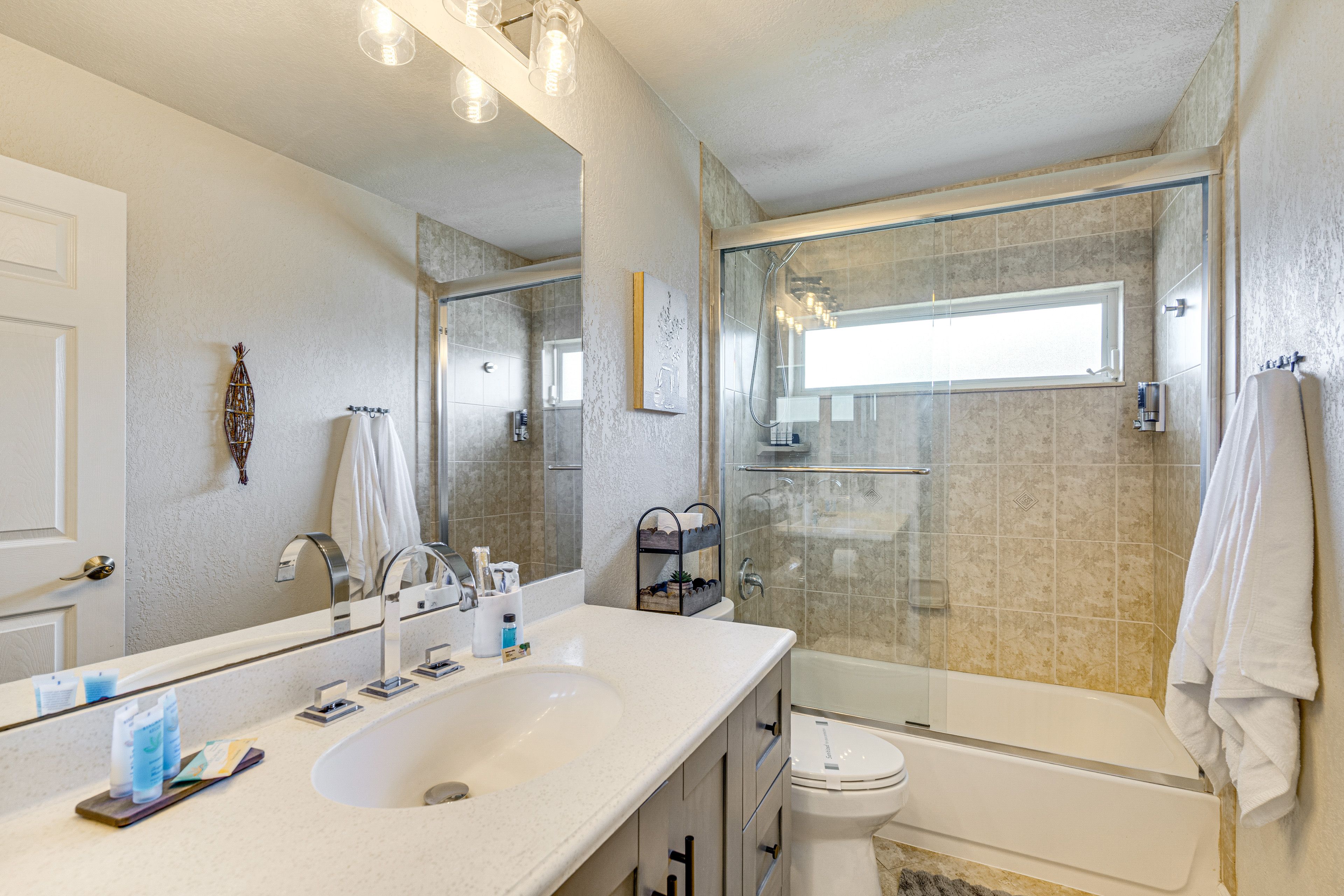 Full Bathroom | Complimentary Toiletries