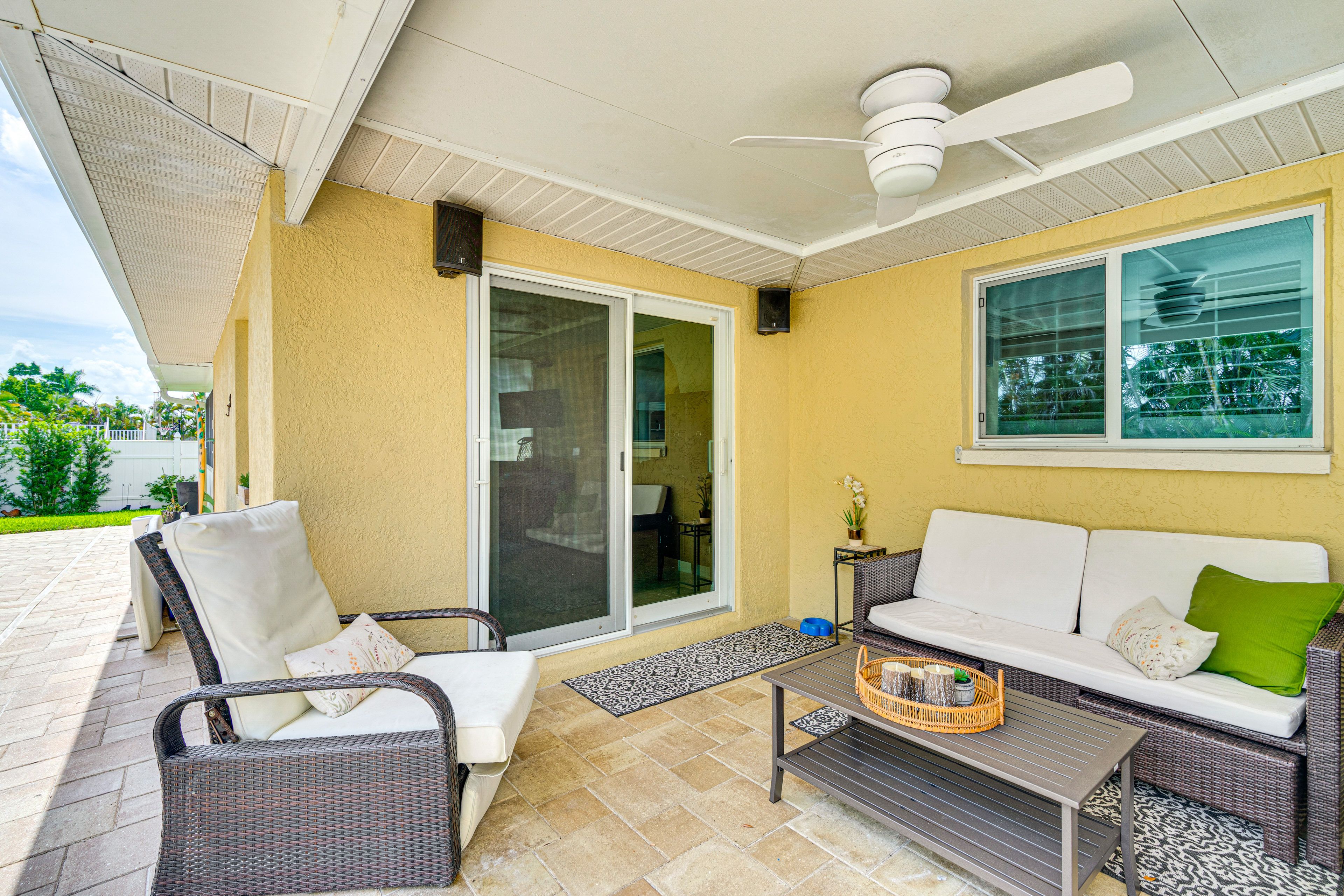 Covered Patio w/ Grill & Smart TV