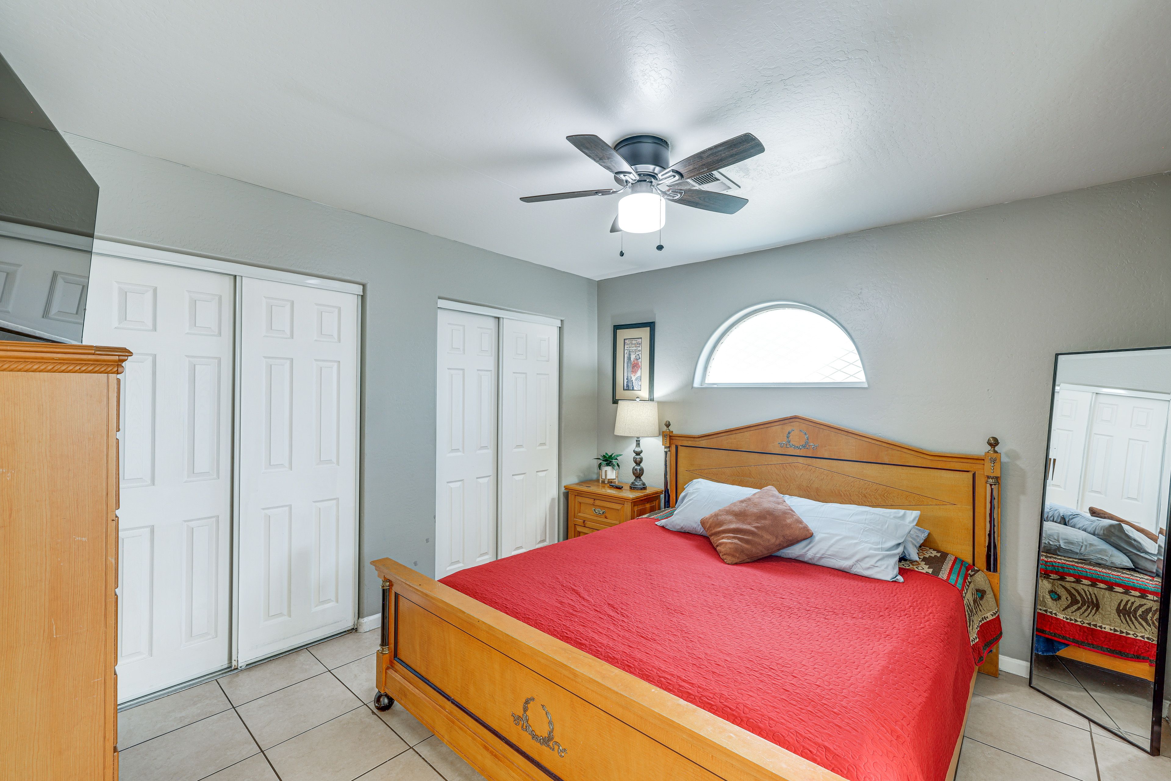 Bedroom 1 | King Bed | Smart TV | En-Suite Bathroom