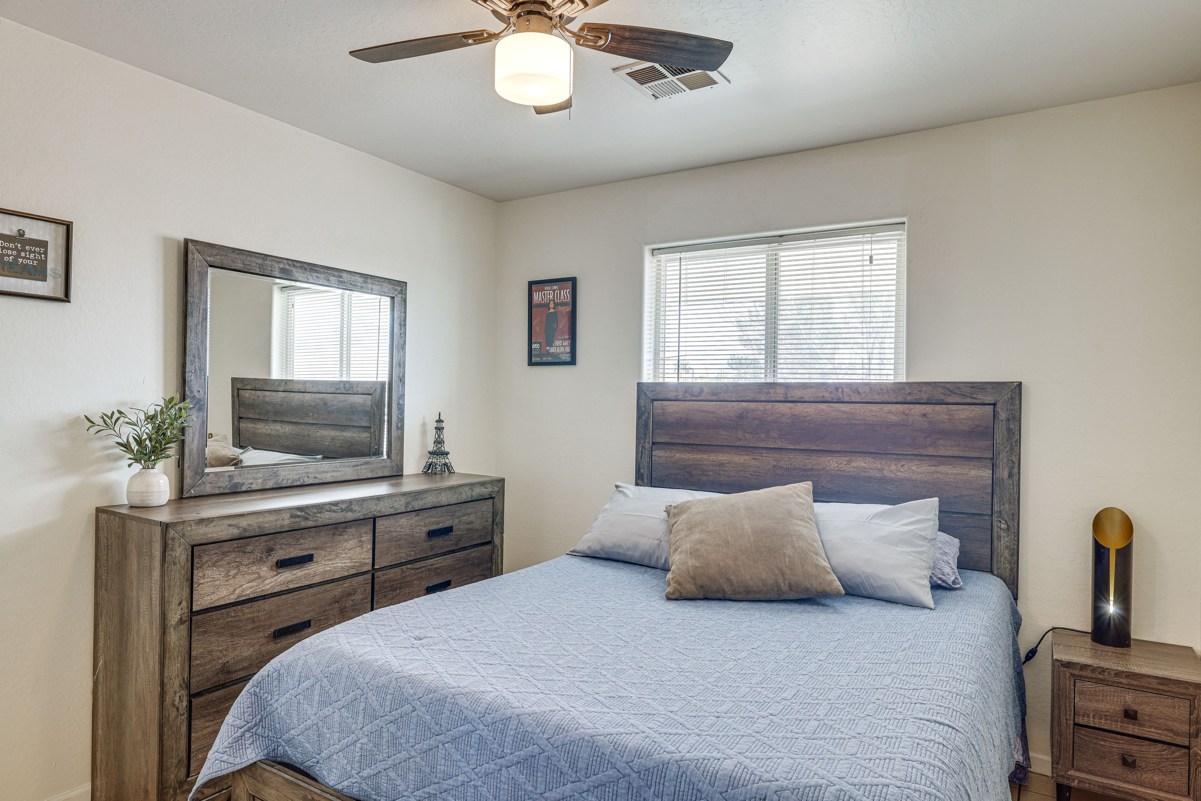 Bedroom 2 | Queen Bed
